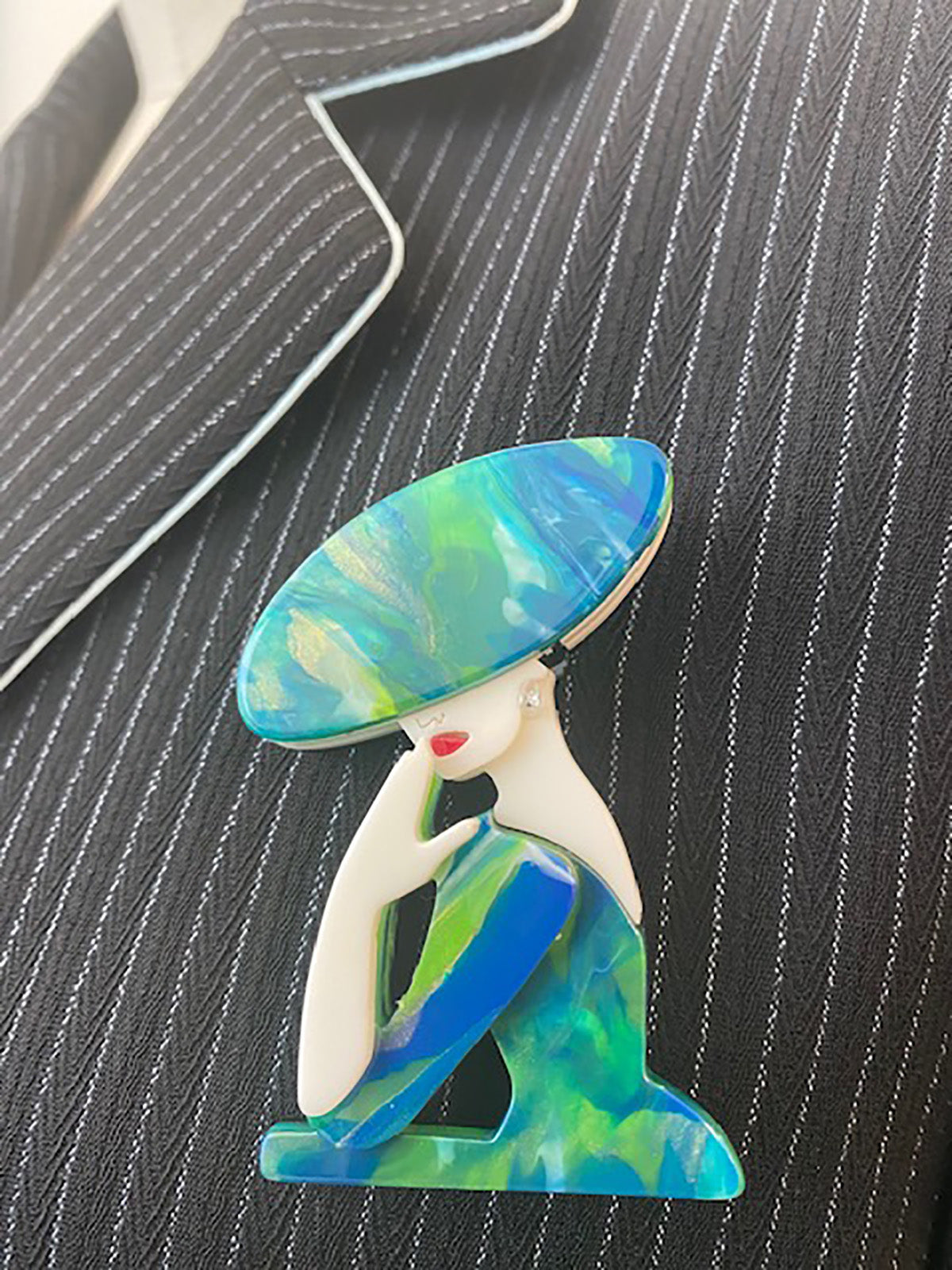 Wrapables Acrylic Fashion Brooch Pin for Sweaters, Coats, Scarves, and Bags