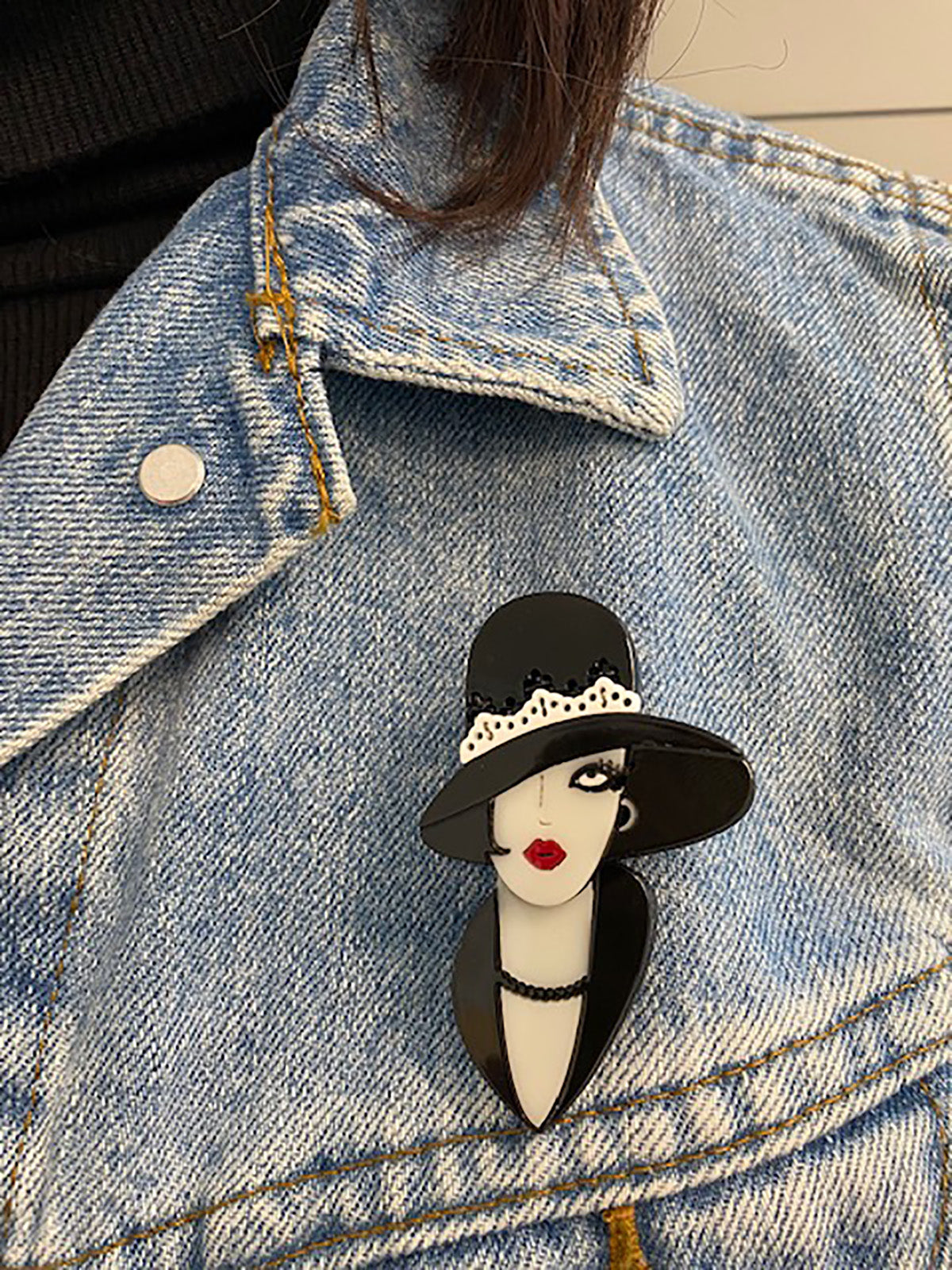 Wrapables Acrylic Fashion Brooch Pin for Sweaters, Coats, Scarves, and Bags