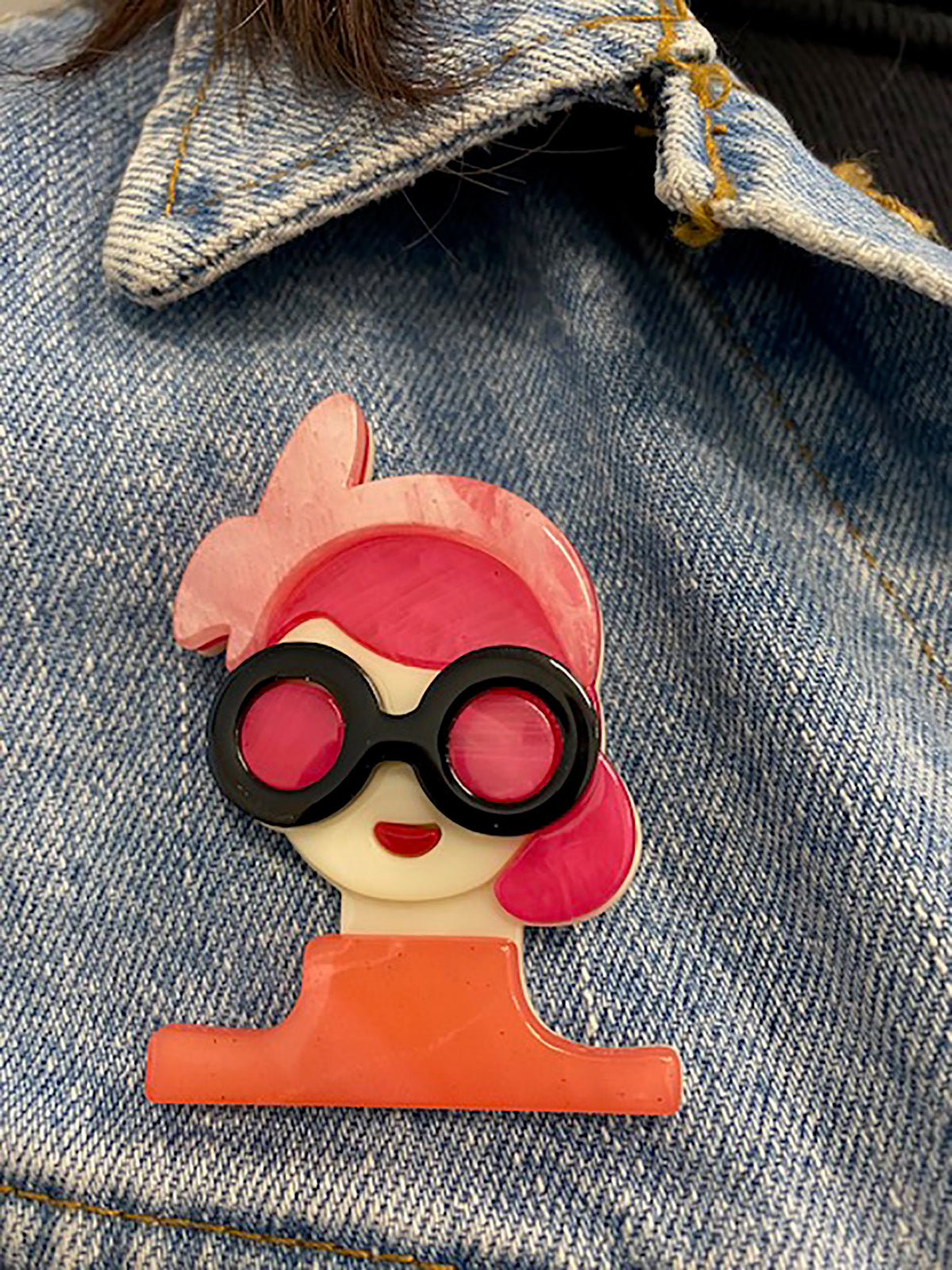 Wrapables Acrylic Fashion Brooch Pin for Sweaters, Coats, Scarves, and Bags
