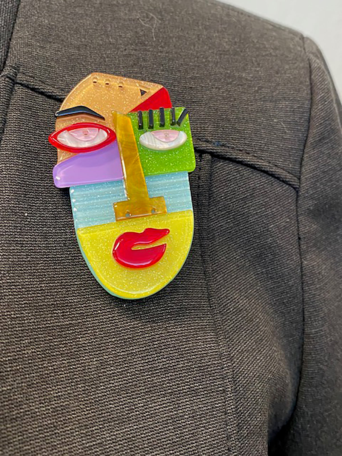 Wrapables Acrylic Fashion Brooch Pin for Sweaters, Coats, Scarves, and Bags