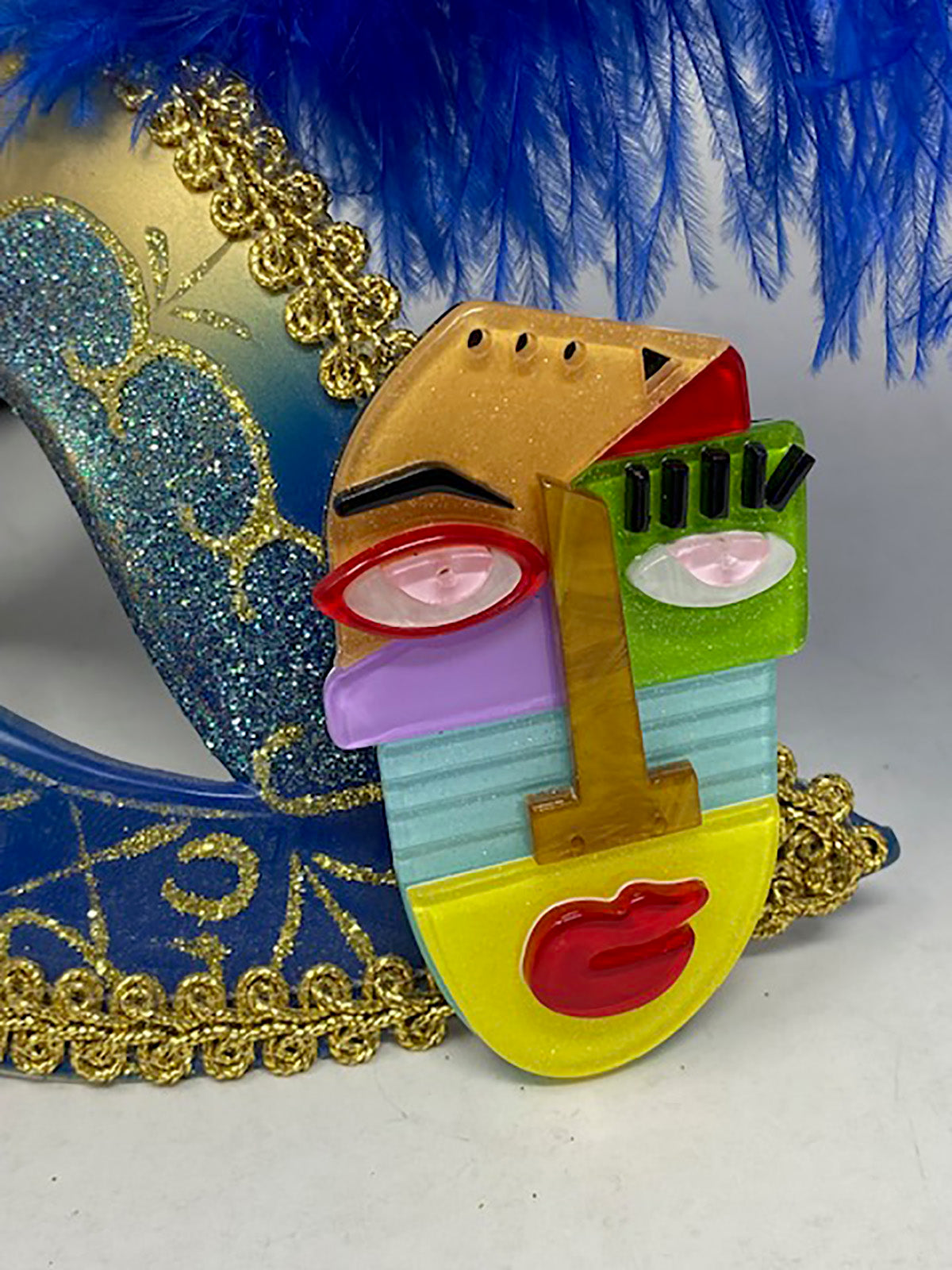 Wrapables Acrylic Fashion Brooch Pin for Sweaters, Coats, Scarves, and Bags