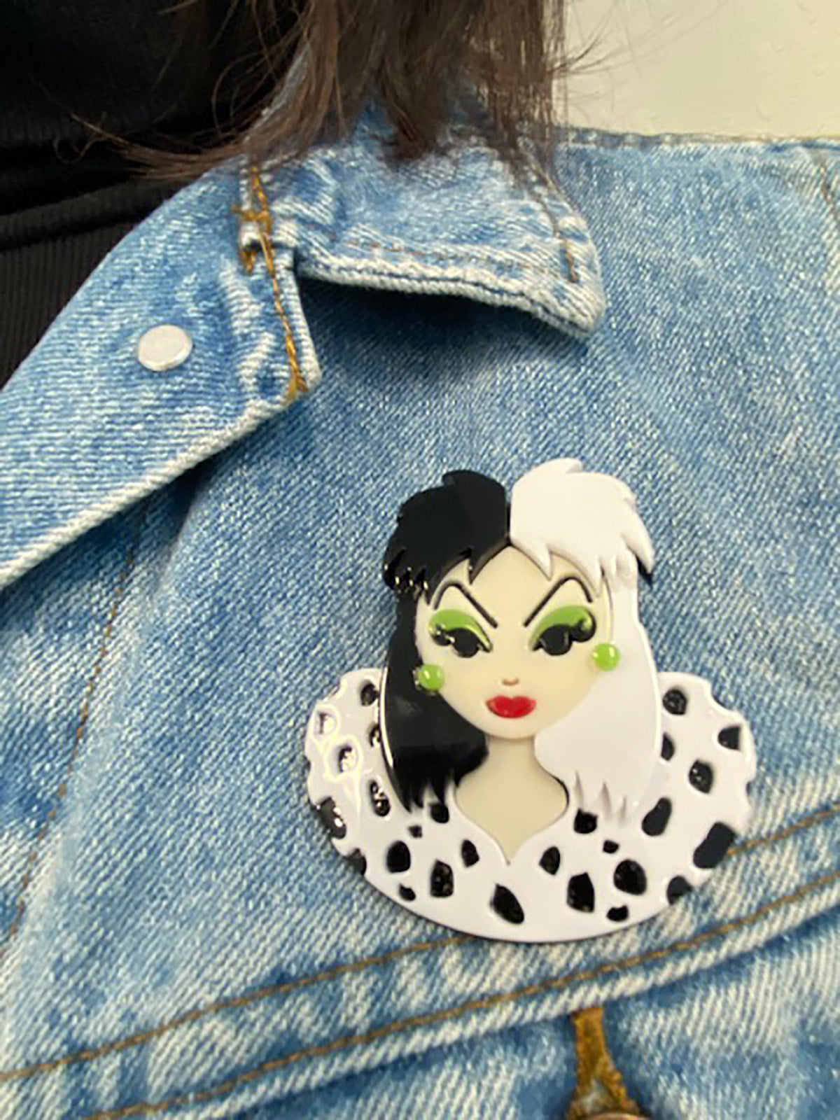 Wrapables Acrylic Fashion Brooch Pin for Sweaters, Coats, Scarves, and Bags
