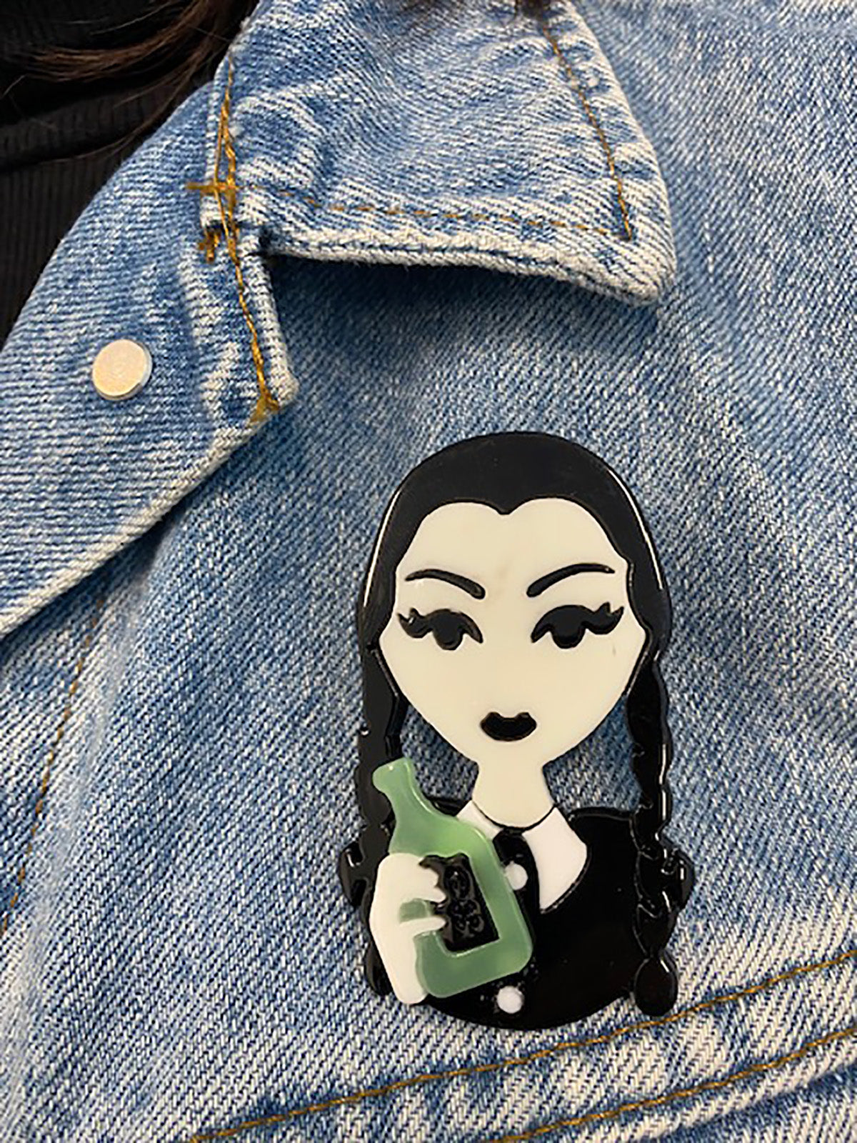 Wrapables Acrylic Fashion Brooch Pin for Sweaters, Coats, Scarves, and Bags