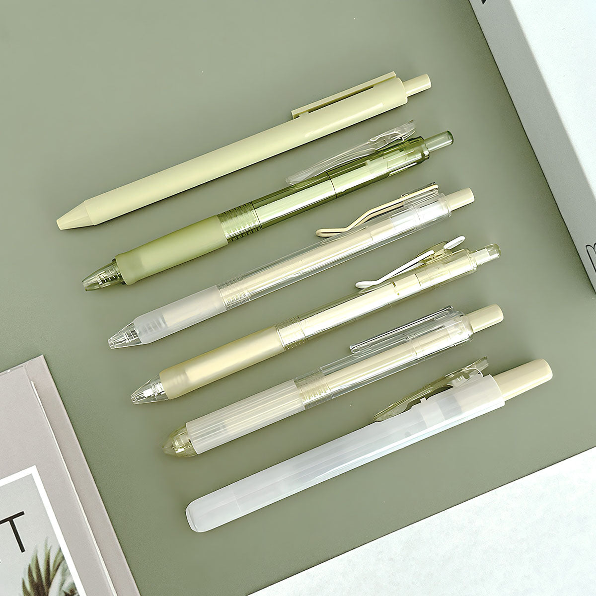 Wrapables Retractable Rollerball Pens and Highlighter Set, 0.5mm Black Gel Ink Pens for Home, Office, School (Set of 6)