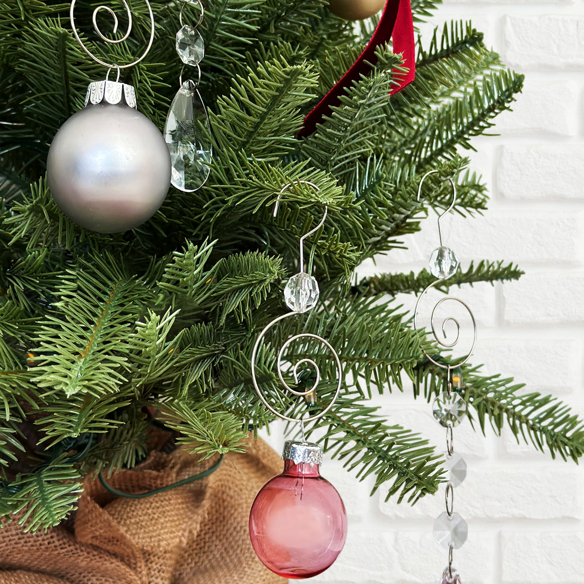 Wrapables Stainless Steel Christmas Tree Ornament Hooks with Beads for Hanging Decorations (Set of 20)
