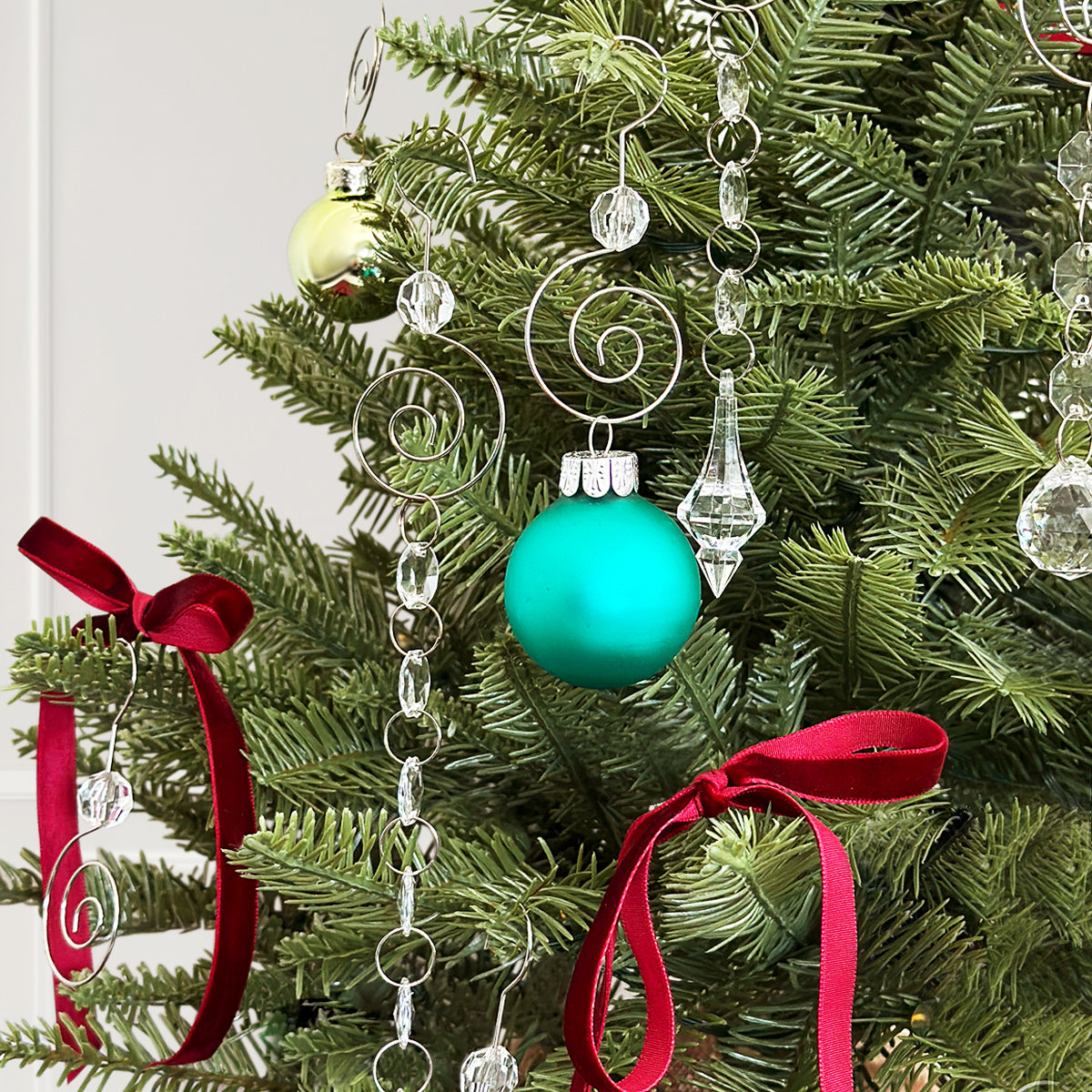 Wrapables Stainless Steel Christmas Tree Ornament Hooks with Beads for Hanging Decorations (Set of 20)