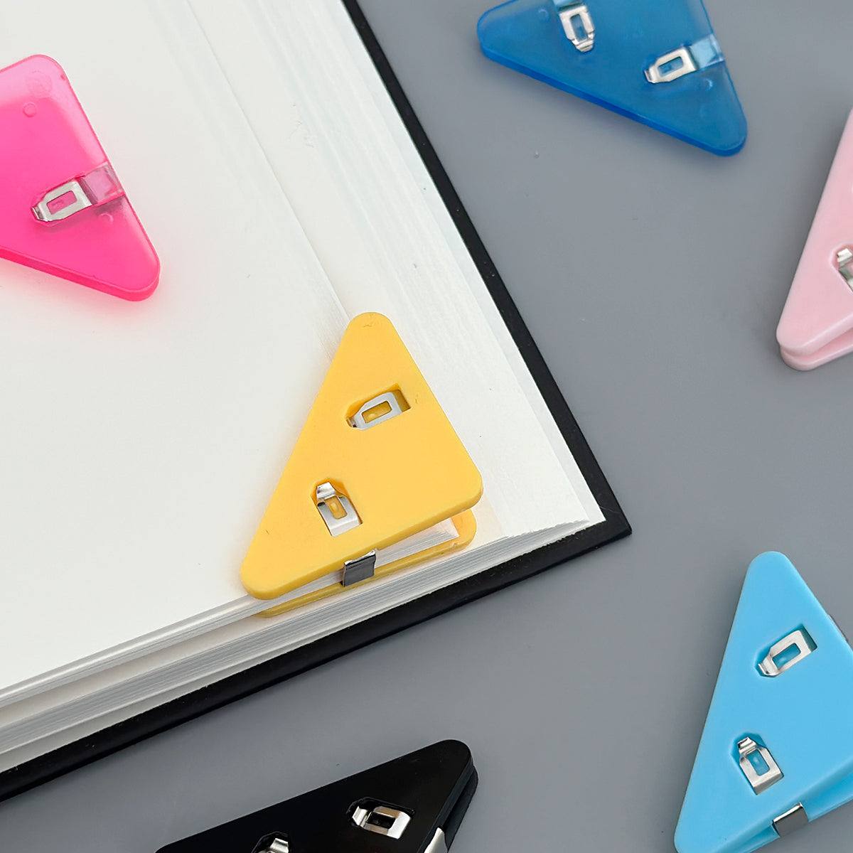 Wrapables Corner Clips to Prevent Pages From Curling, Page Markers, Paper Clips (Set of 20)