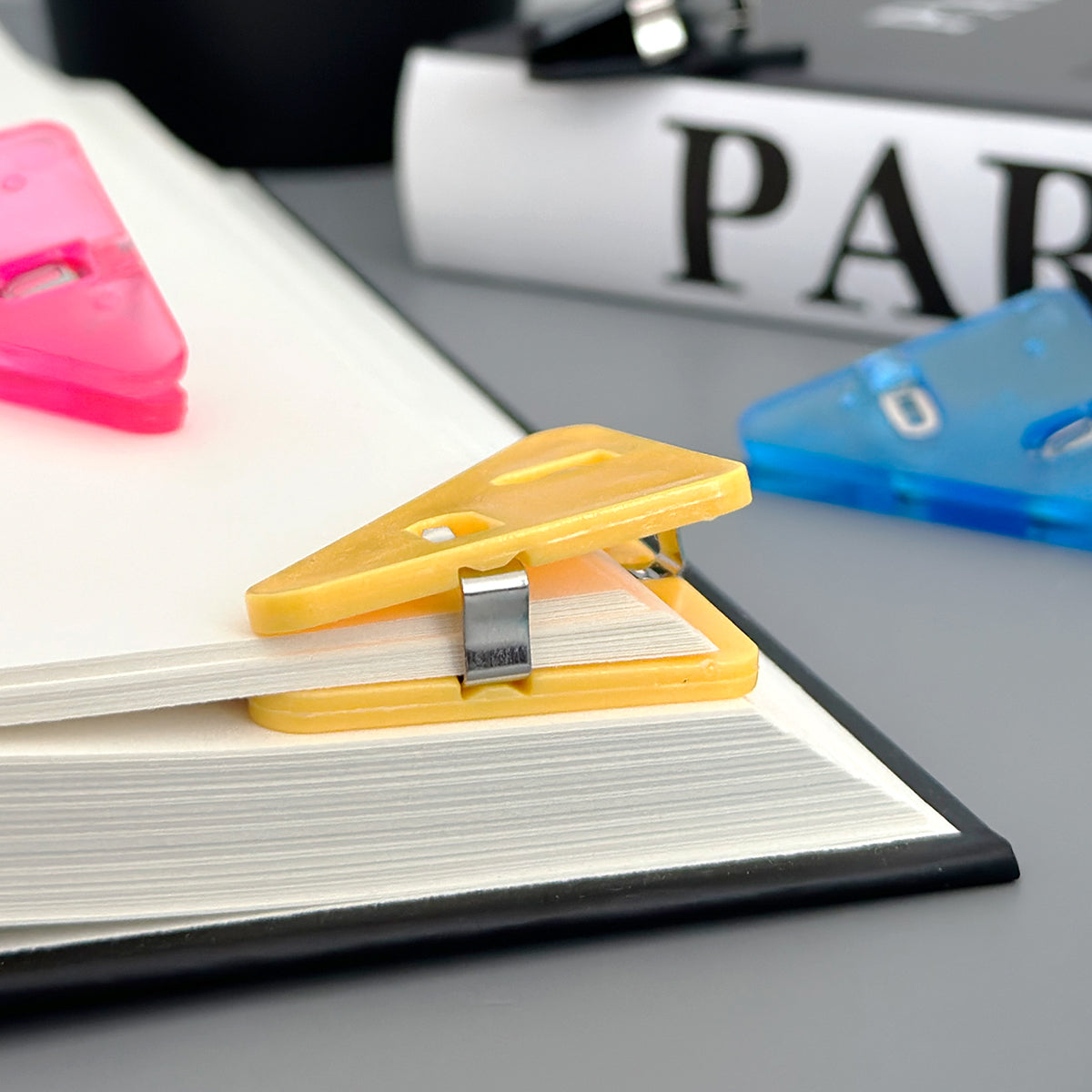 Wrapables Corner Clips to Prevent Pages From Curling, Page Markers, Paper Clips (Set of 20)