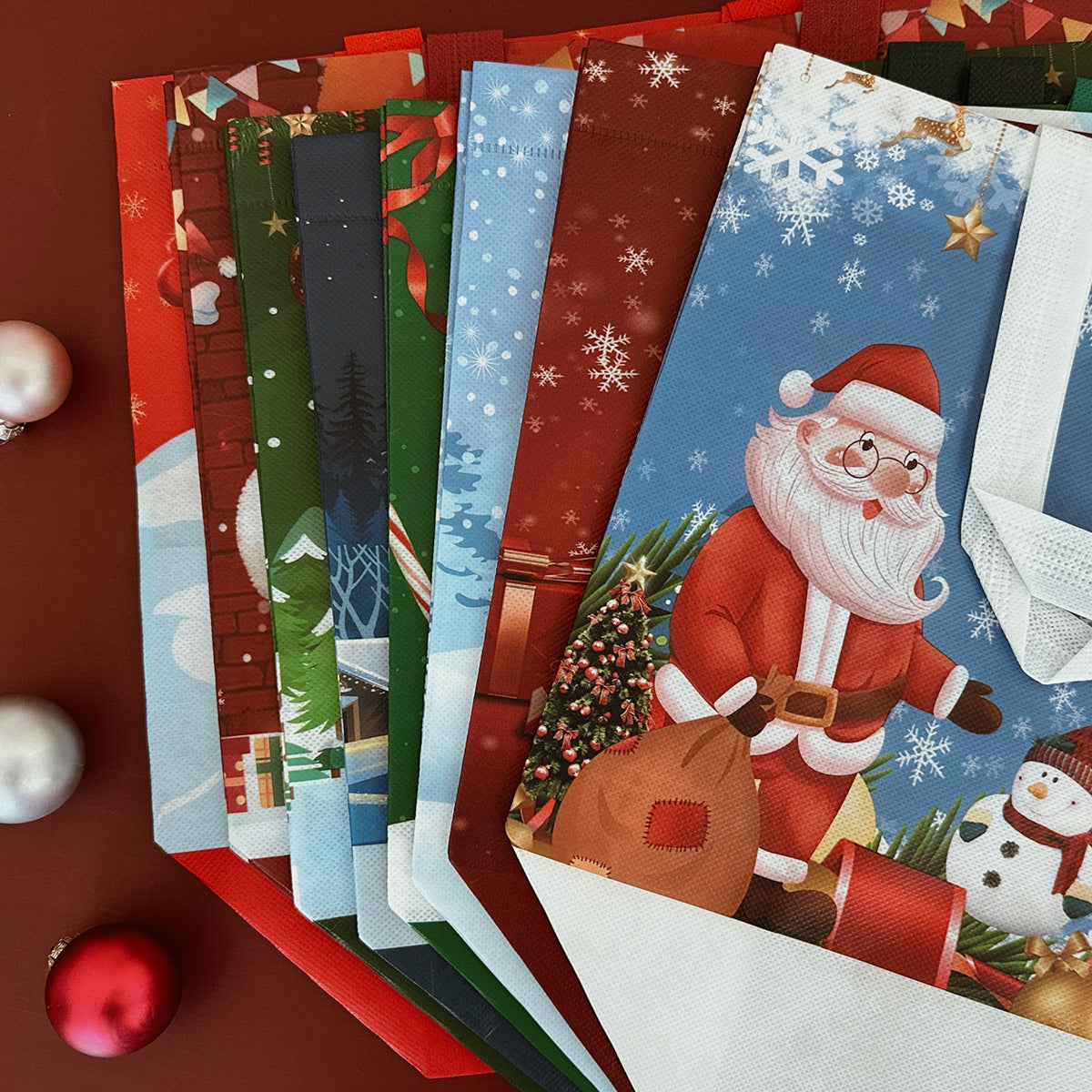Wrapables Non-Woven Reusable Christmas Holidays Gift Bags with Handles for Gift Wrap, Parties, Favors and Treats (Set of 8)