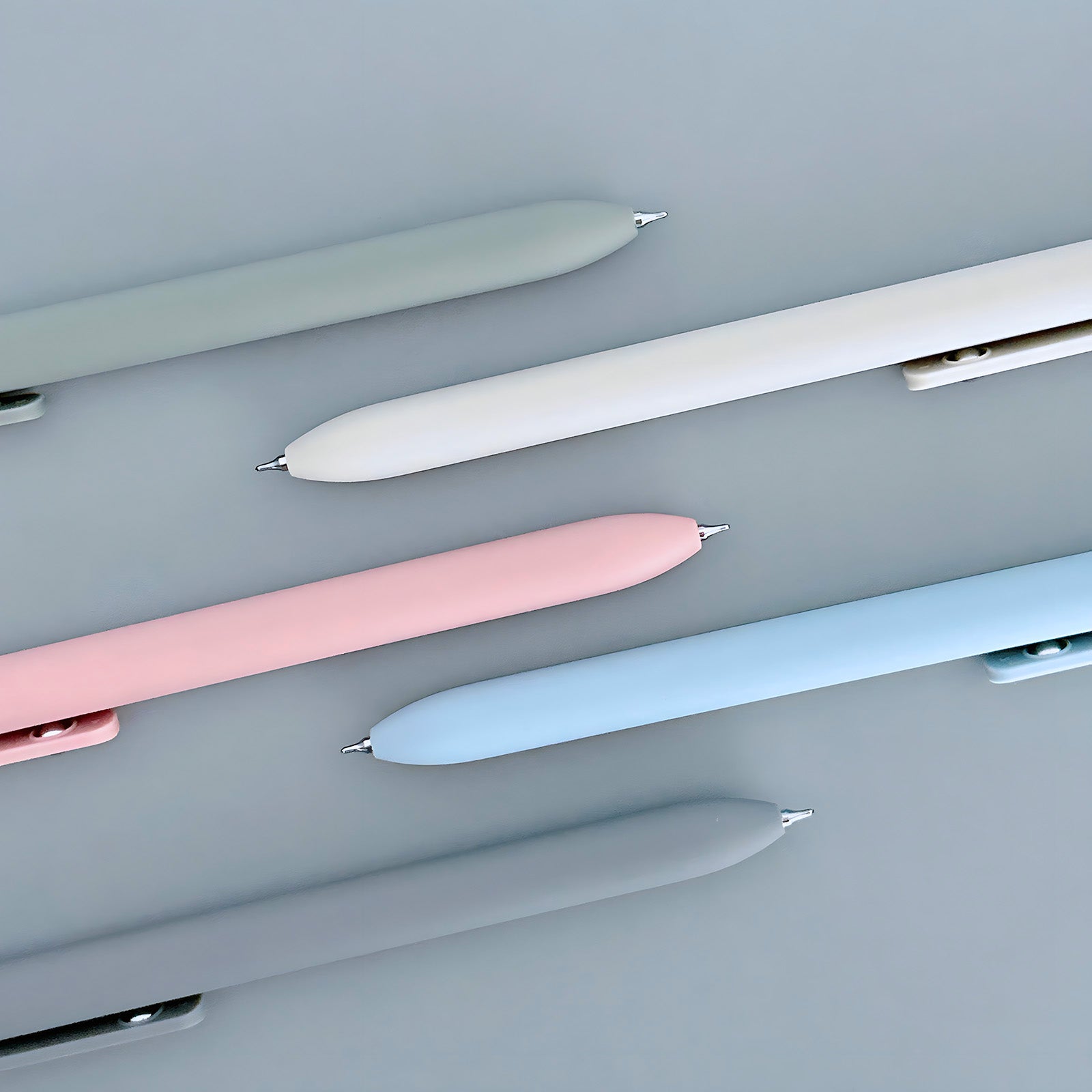 Wrapables Smooth Retractable Black Ink Gel Pens, 0.5mm Fine Point, for Home Office Work (Set of 5)