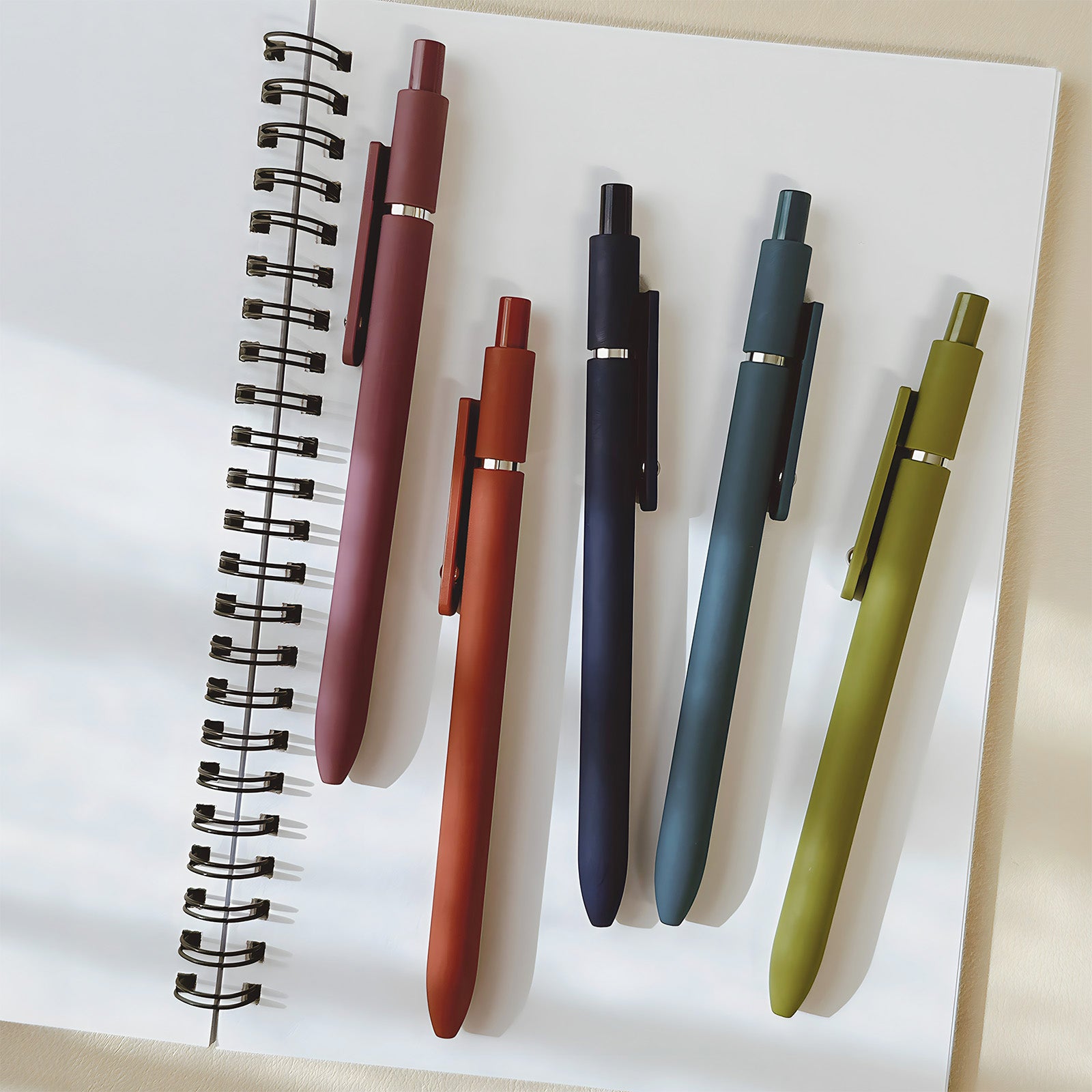 Wrapables Smooth Retractable Black Ink Gel Pens, 0.5mm Fine Point, for Home Office Work (Set of 5)