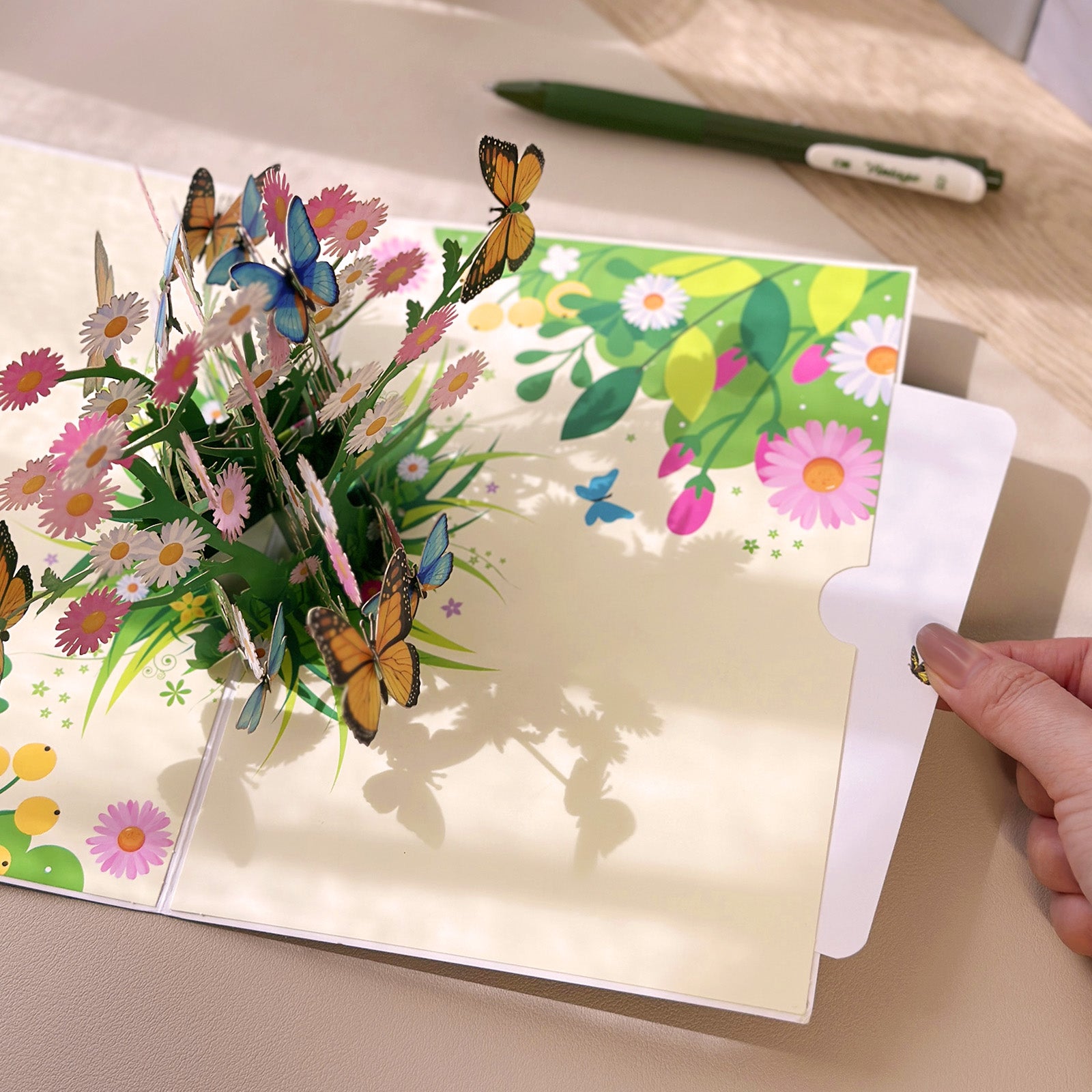 Wrapables 3D Pop Up Floral Greeting Card, Flower Bouquet Card for Mother's Day, Birthday, Anniversary, All Occasions