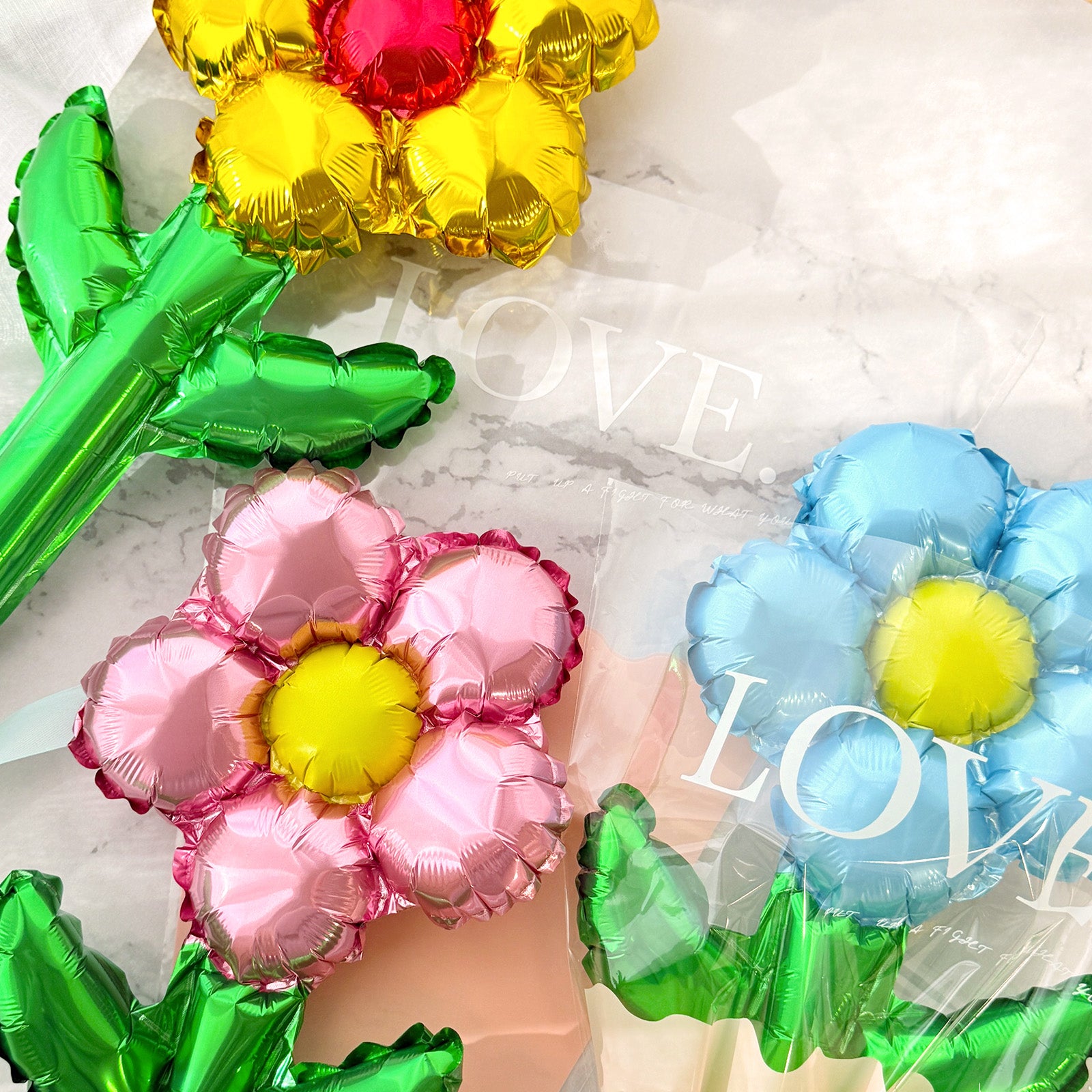 Wrapables Aluminum Foil Flower Balloons for Mother's Day, Valentine's Day, Easter, Birthday Parties (Set of 10)