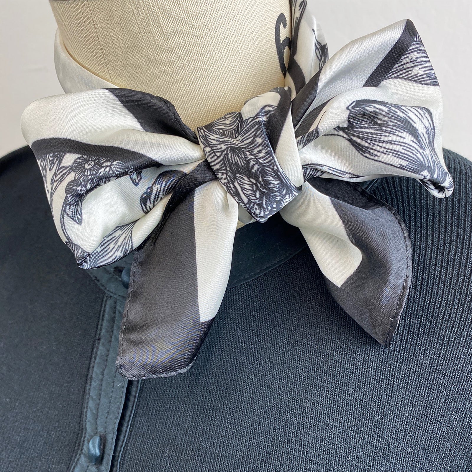 Wrapables Satin Neckerchief Square Scarf 26.5 x 26.5 Inches, Floral Sketch