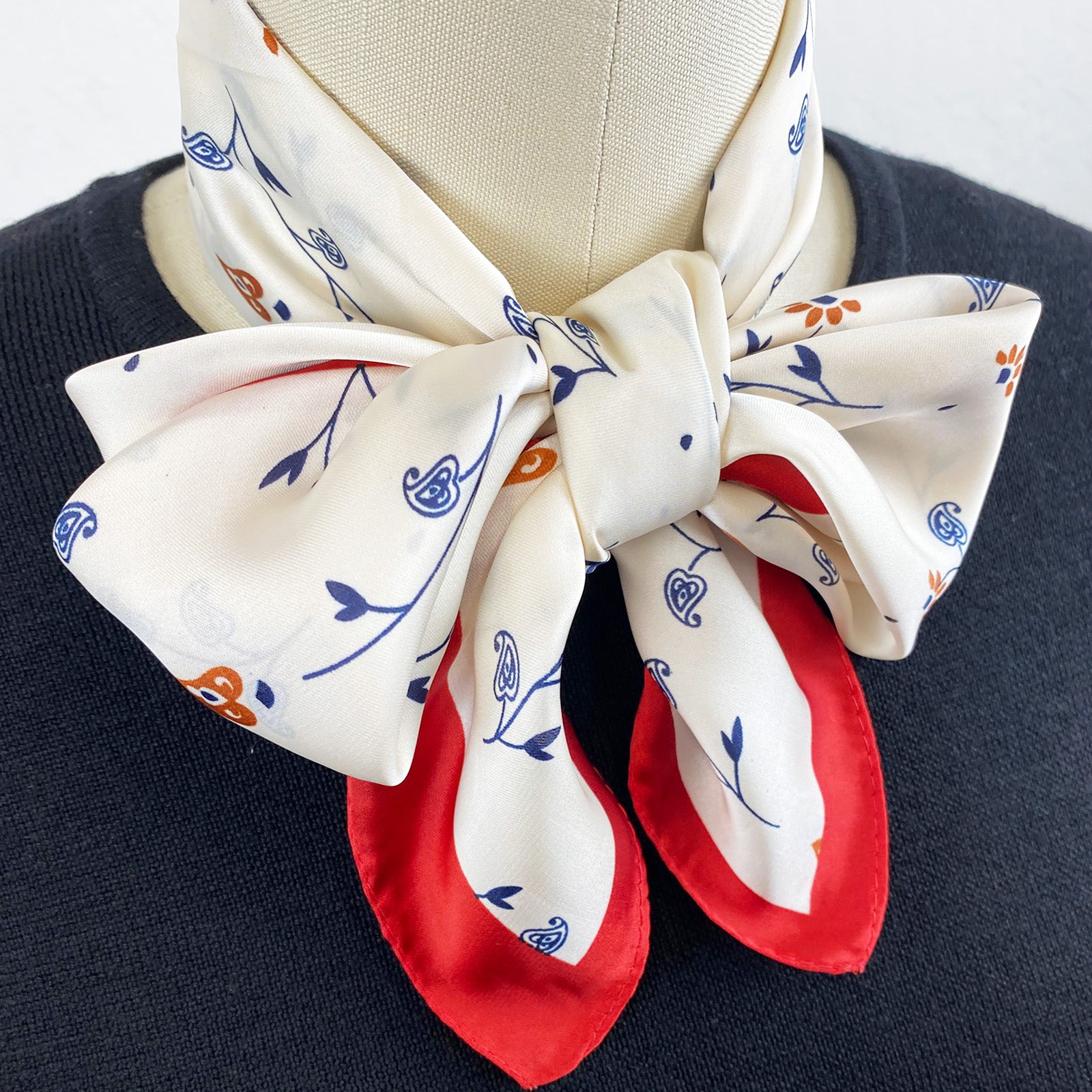 Wrapables Satin Neckerchief Square Scarf 26.5 x 26.5 Inches, Floral Hearts