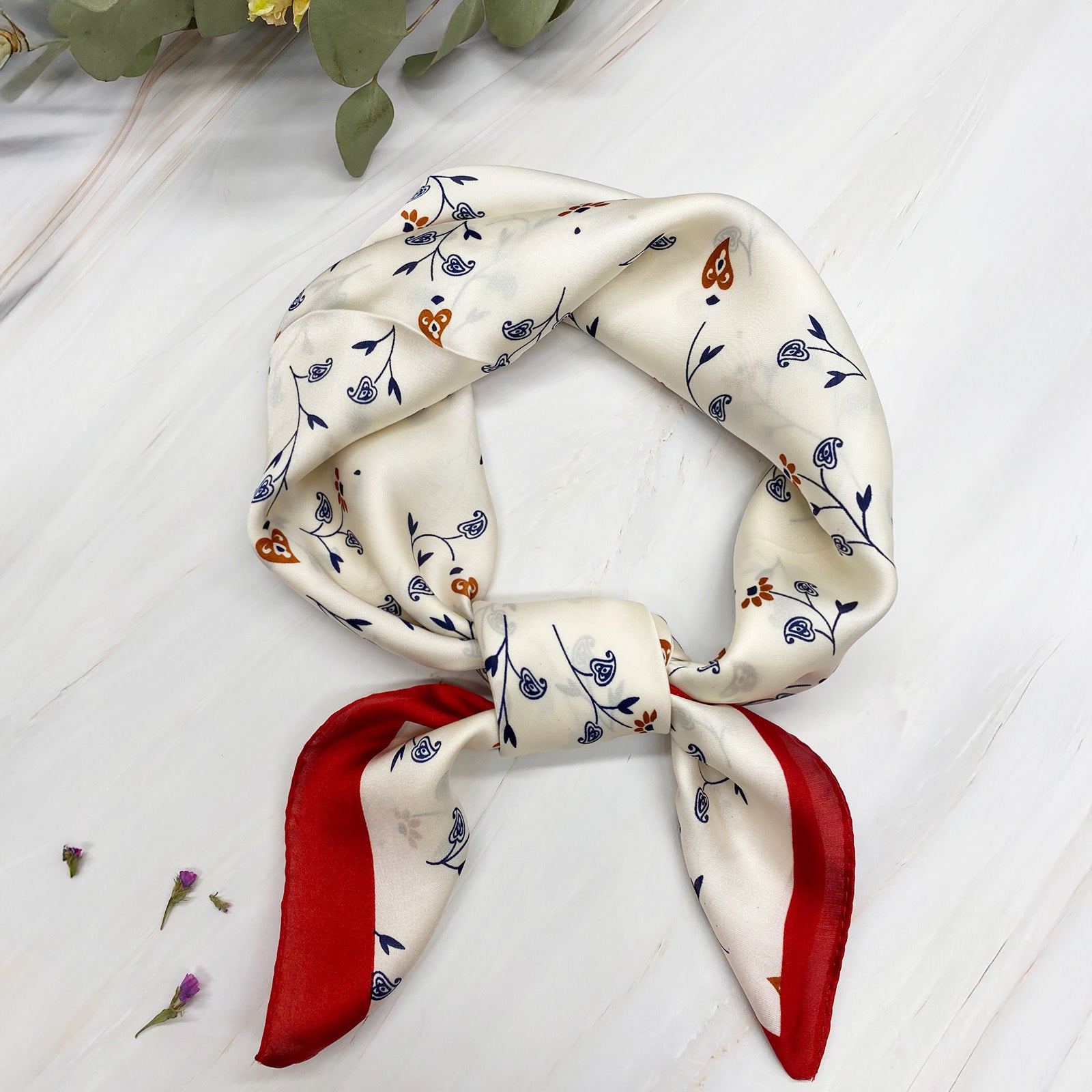 Wrapables Satin Neckerchief Square Scarf 26.5 x 26.5 Inches, Floral Hearts