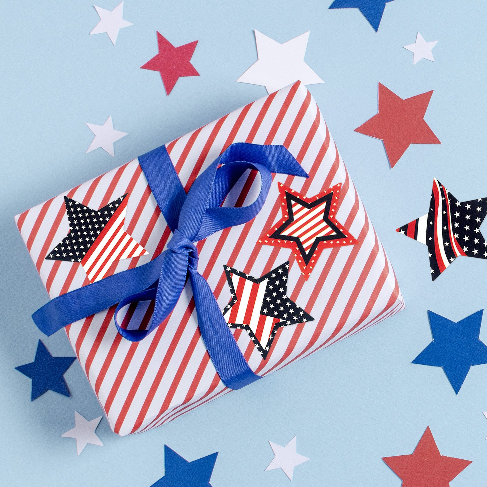 Wrapables 1.5 inch Patriotic Stars and American Flag Sticker Roll, Sealing Stickers and Labels for Boxes, Envelopes, Bags, Packages (500pcs)