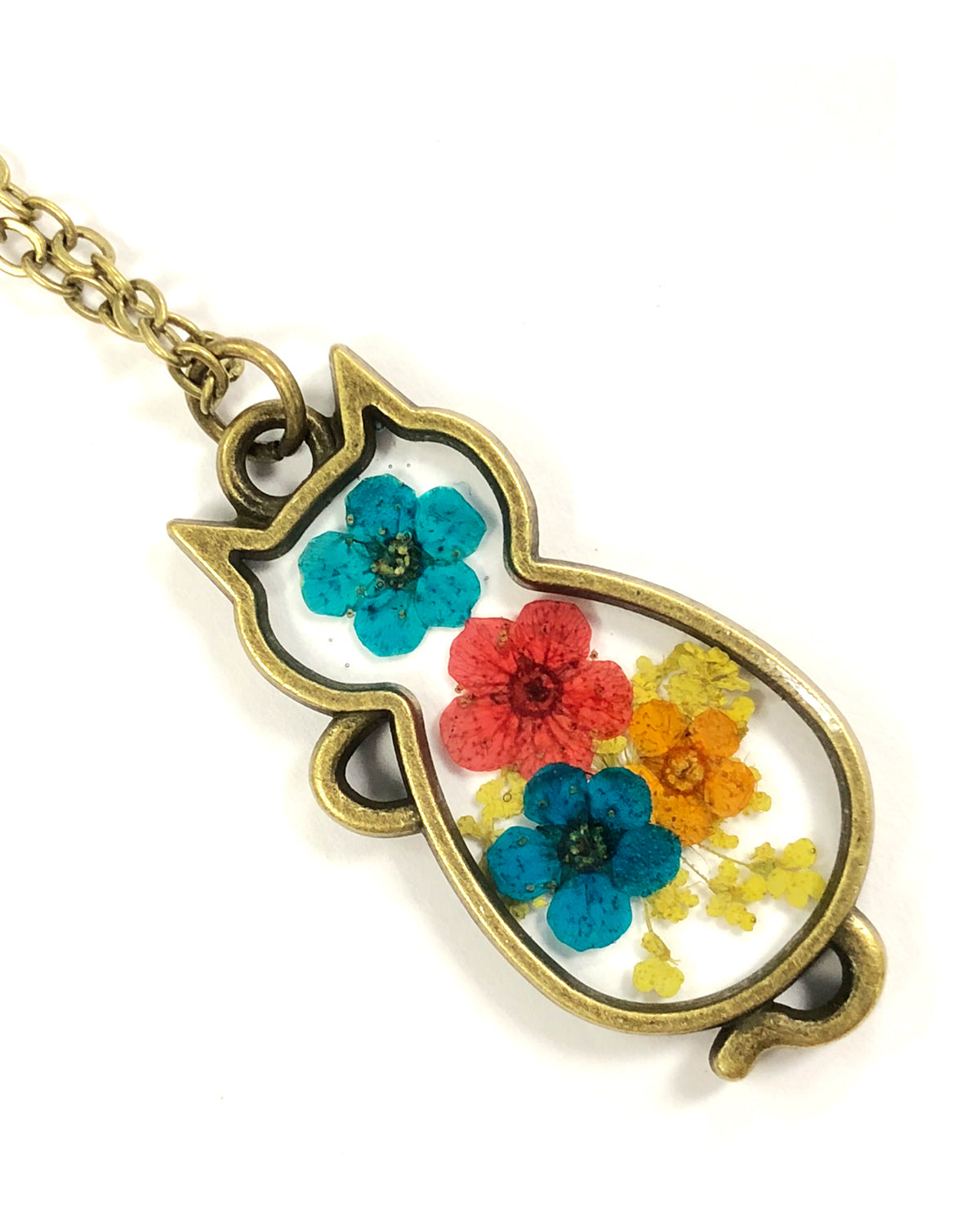 Wrapables Dry Flower Cat Pendant Necklace