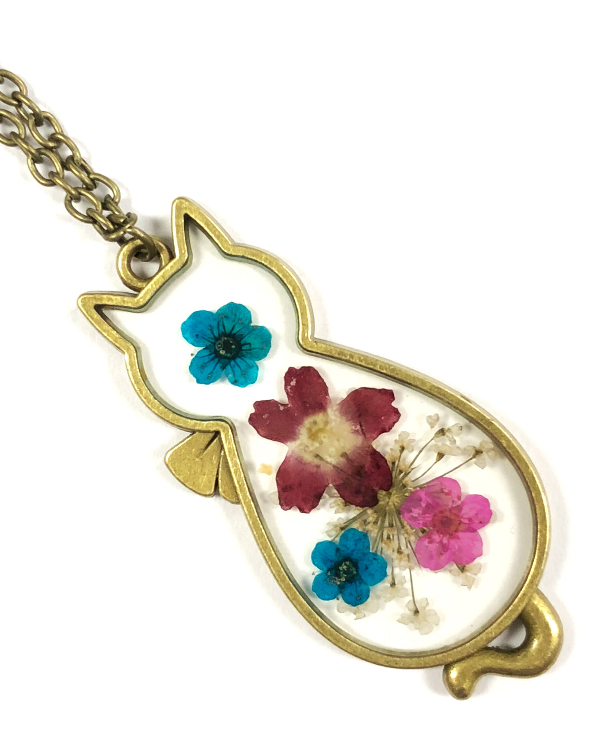 Wrapables Dry Flower Cat Pendant Necklace