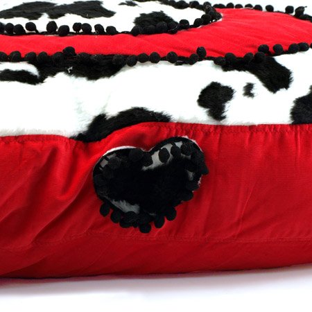 Moo Moo Hearts Pet Bed