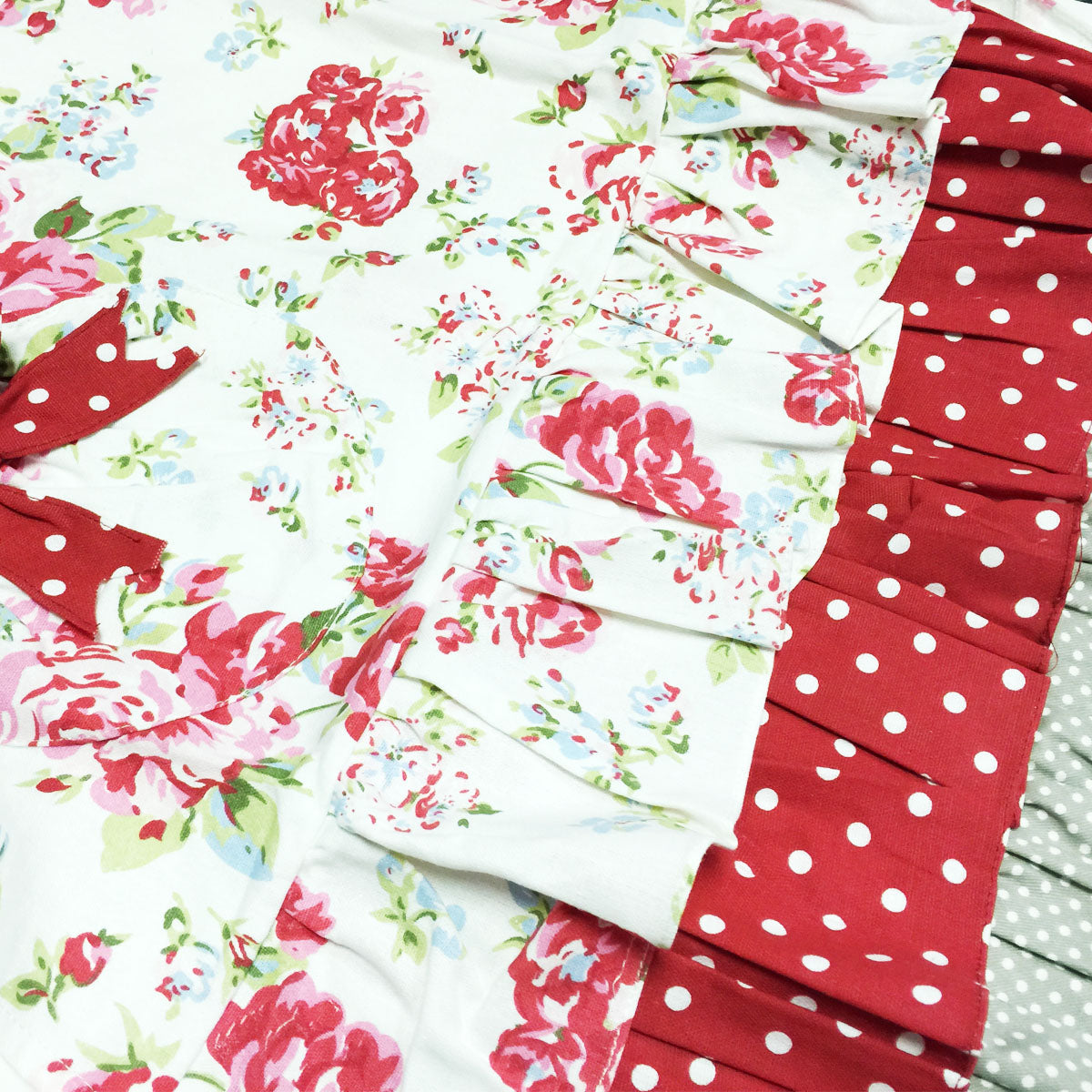 Wrapables Mother and Daughter Ruffles and Roses Apron for Baking, Cooking & Crafts