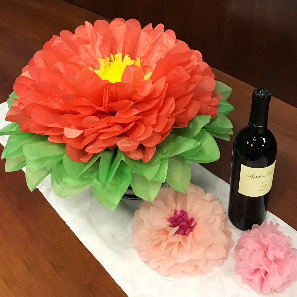 Wrapables Set of 5 Tissue Flower Pom Poms Party Decorations