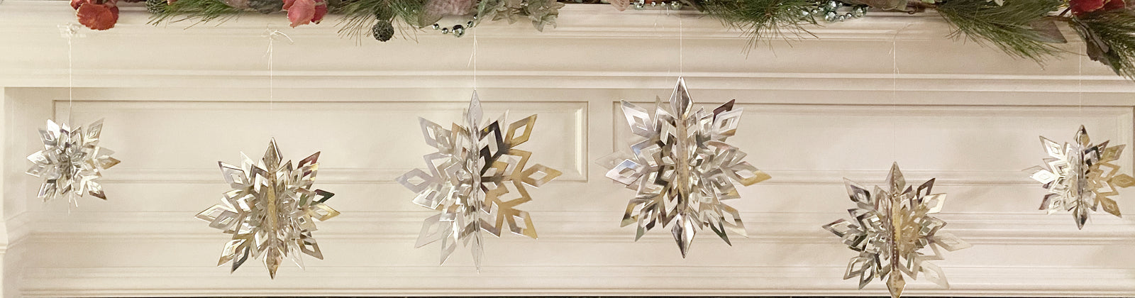 Wrapables 3D Hanging Snowflake Decorations for Christmas, Winter, New Year Parties (Set of 12)