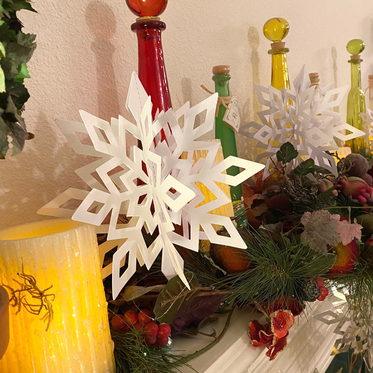Wrapables 3D Hanging Snowflake Decorations for Christmas, Winter, New Year Parties (Set of 12)