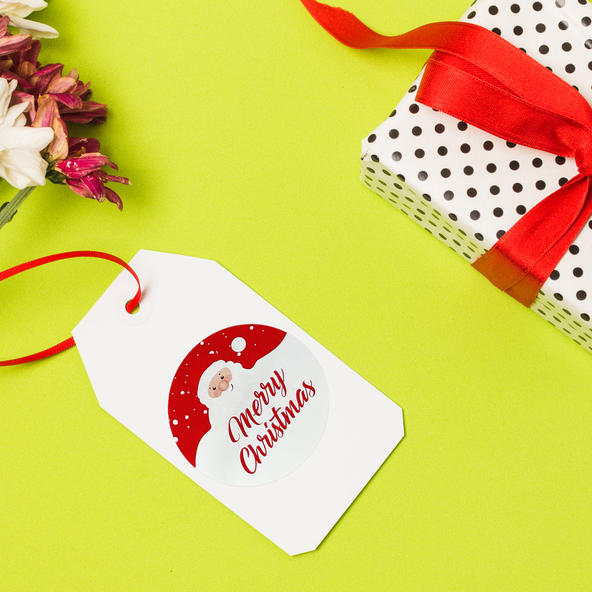 Wrapables Christmas Stickers Label Roll, Holiday Stickers for Sealing Cards, Envelopes, Gift Boxes, Festive Party Favors (500 pcs)