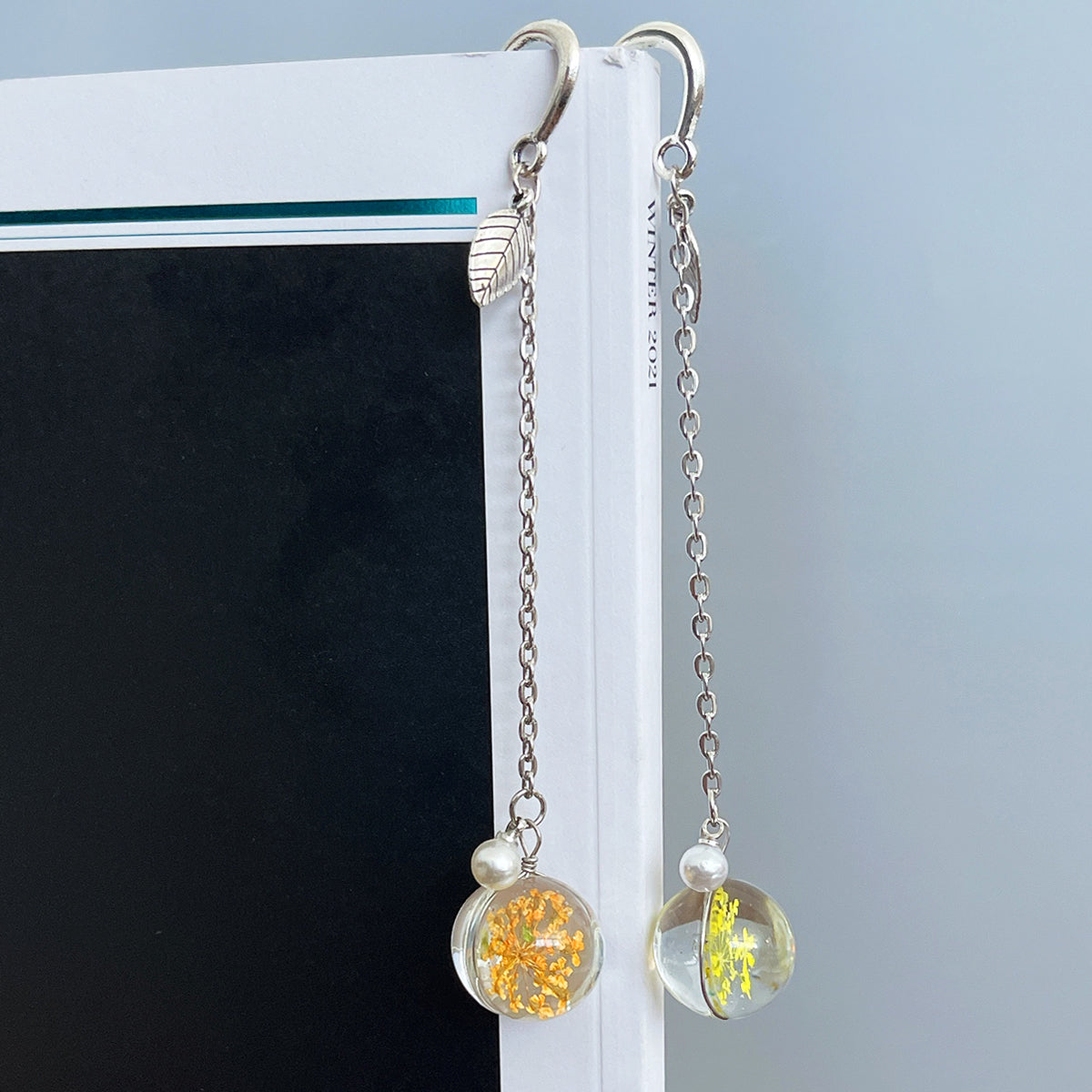 Wrapables Metal Leaf Bookmark with Charm for Book Lovers & Readers (Set of 2)