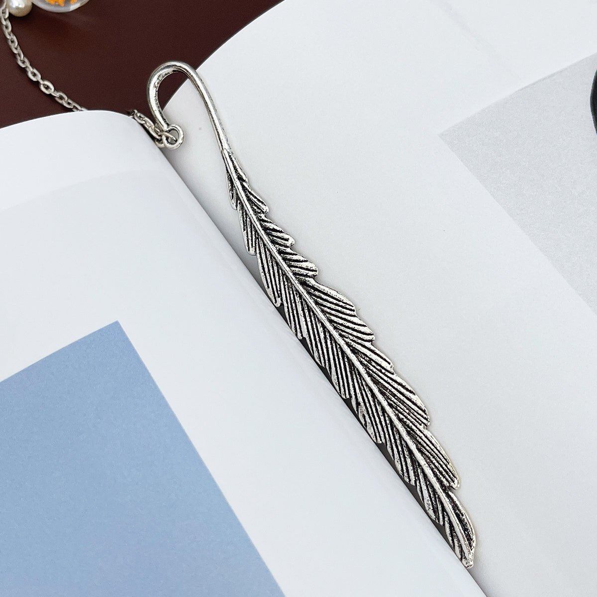 Wrapables Metal Leaf Bookmark with Charm for Book Lovers & Readers (Set of 2)
