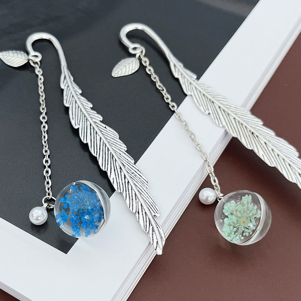 Wrapables Metal Leaf Bookmark with Charm for Book Lovers & Readers (Set of 2)