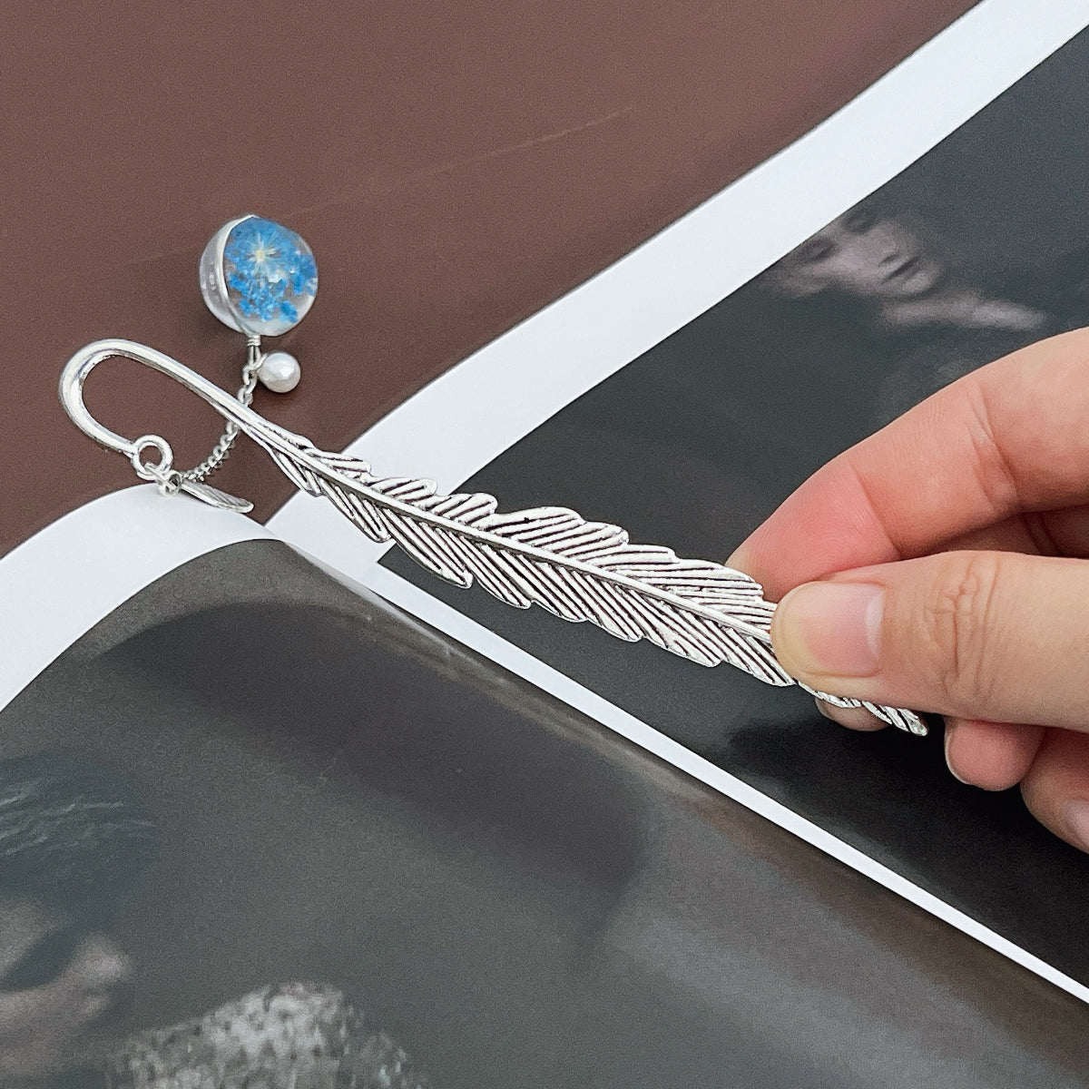 Wrapables Metal Leaf Bookmark with Charm for Book Lovers & Readers (Set of 2)