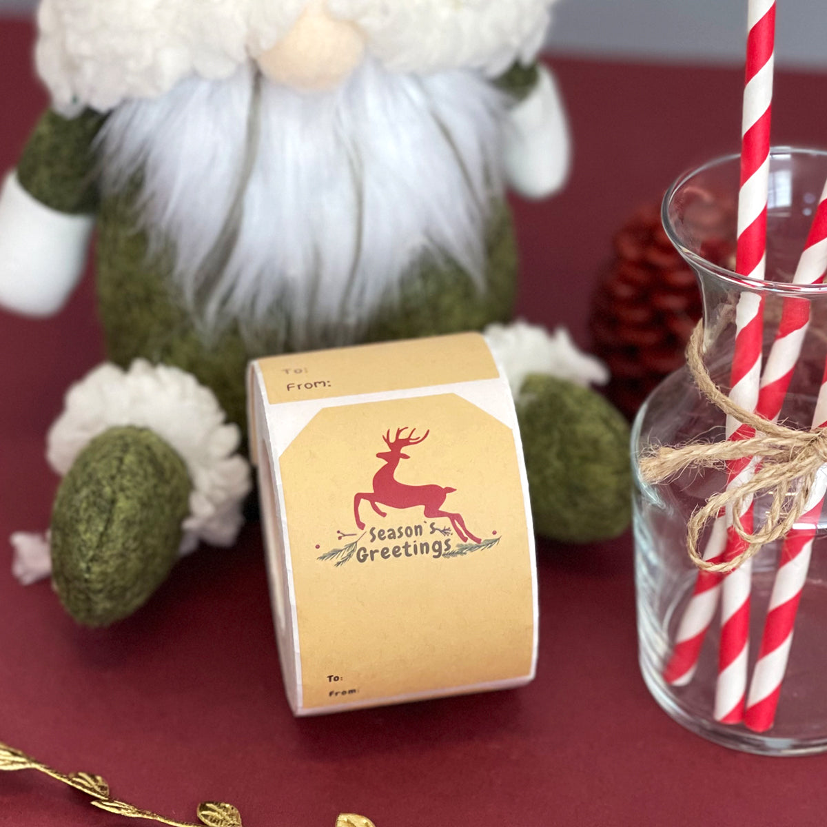 Wrapables Christmas Holiday Gift Tag Stickers and Labels Roll for Gift-Wrapping, Labeling, Package Decoration (300pcs)