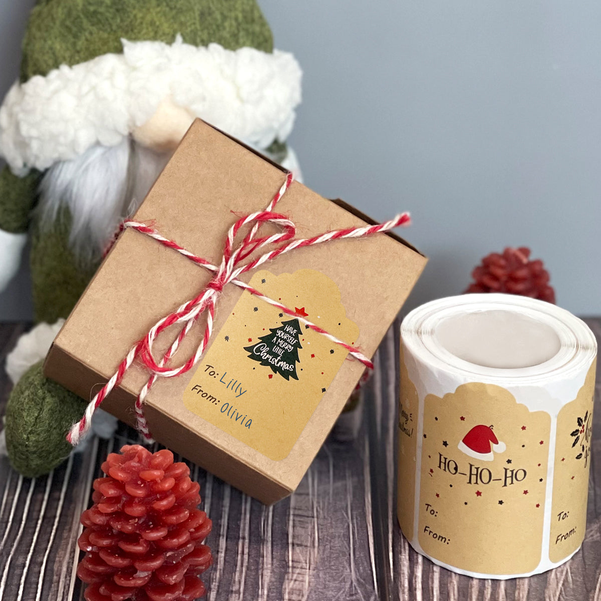 Wrapables Christmas Holiday Gift Tag Stickers and Labels Roll for Gift-Wrapping, Labeling, Package Decoration (300pcs)