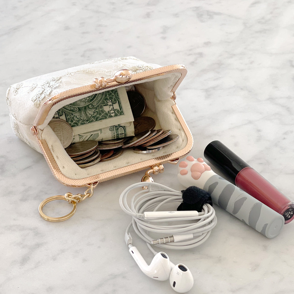 Wrapables Vintage Floral Lace Coin Purse Wallet with Key Chain, Beige