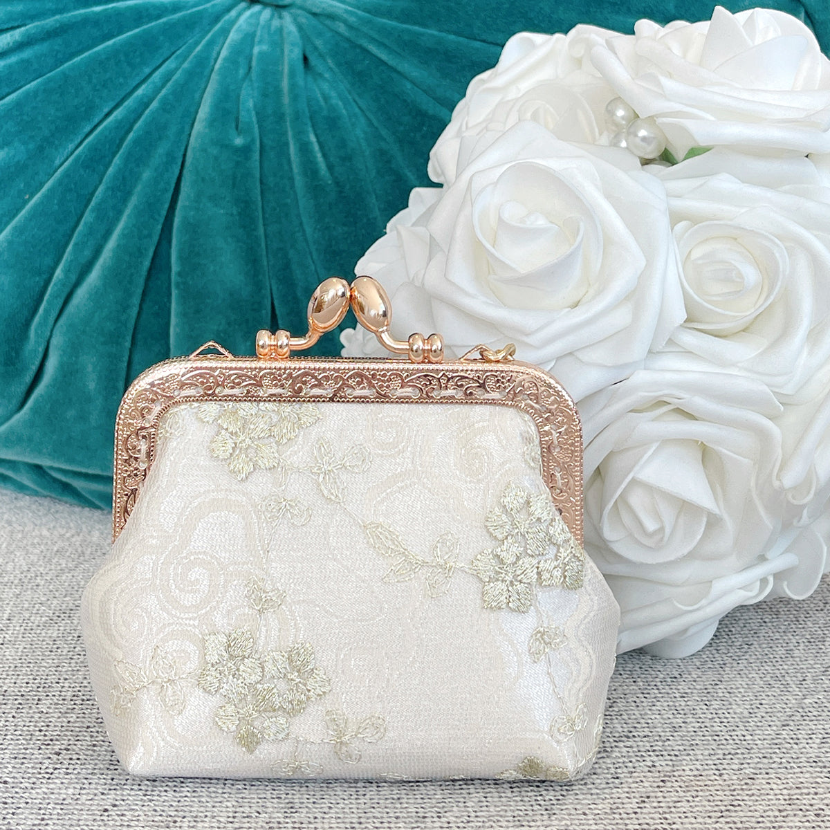 Wrapables Vintage Floral Lace Coin Purse Wallet with Key Chain, Beige