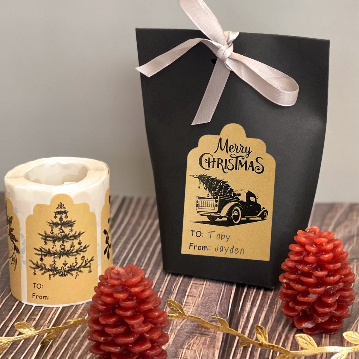 Wrapables Christmas Holiday Gift Tag Stickers and Labels Roll for Gift-Wrapping, Labeling, Package Decoration (300pcs)