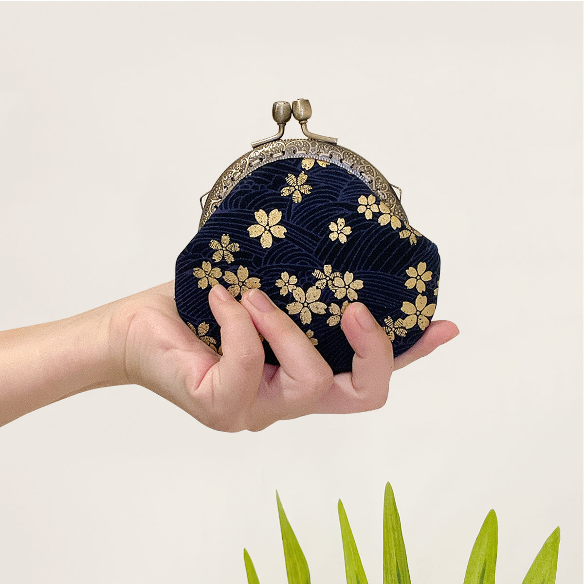 Wrapables Stylish Decorative Coin Purse, Clasp Wallet