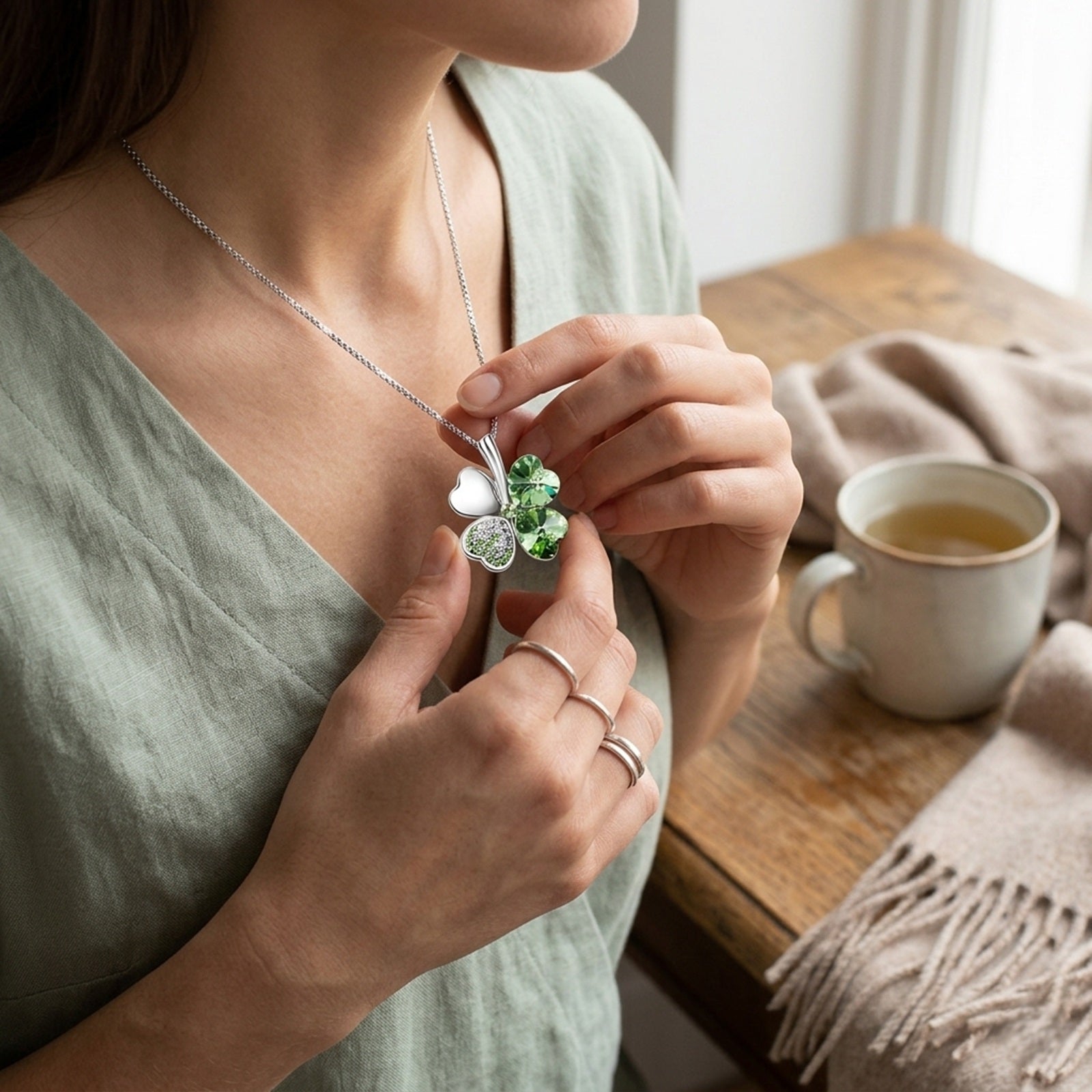Wrapables Crystal Four Leaf Clover Pendant Necklace