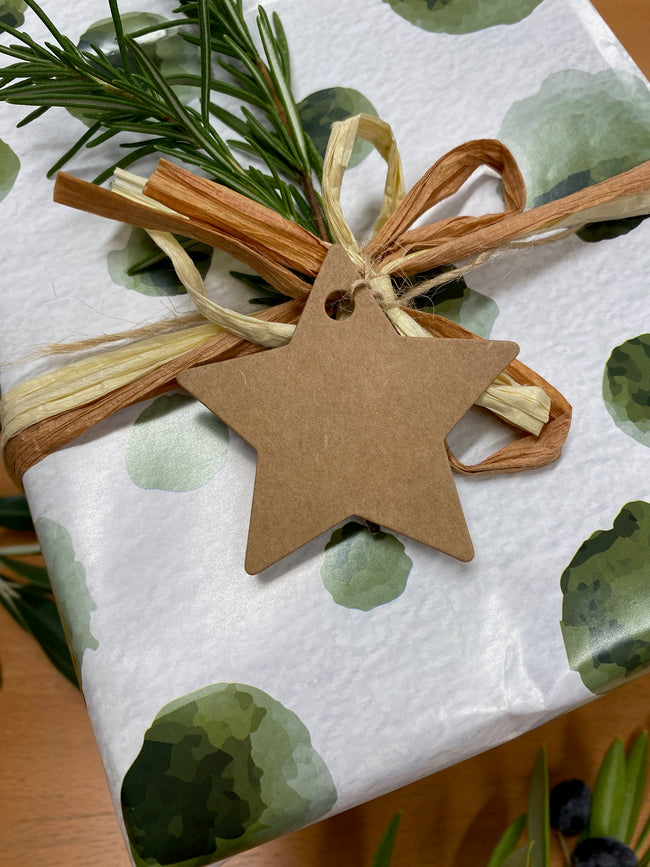 Wrapables 100 Gift Tags/Kraft Hang Tags with Free Cut Strings, Star