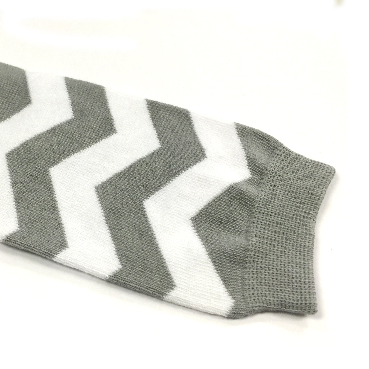 Wrapables Colorful Baby & Toddler Leg Warmers 2, Chevron Gray and White