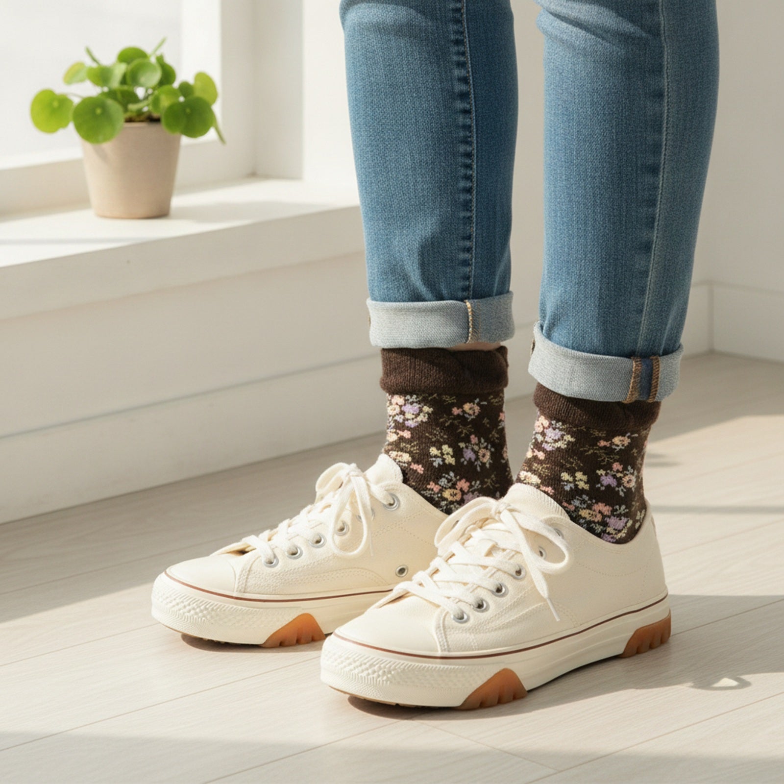 Wrapables Women's Vintage Floral Posies Socks (Set of 5)
