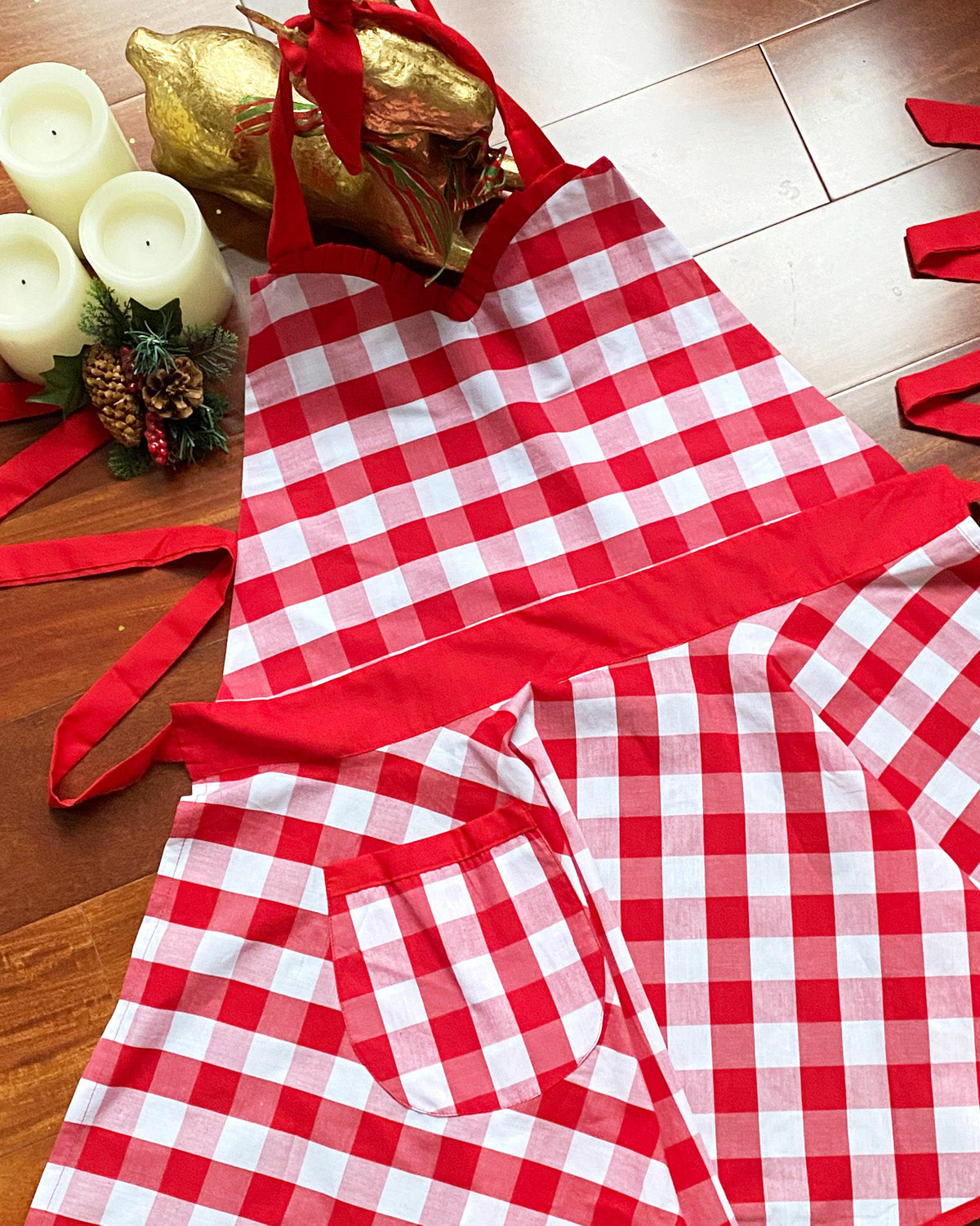 Wrapables Adjustable Flirty Hostess Christmas Apron, Red Gingham