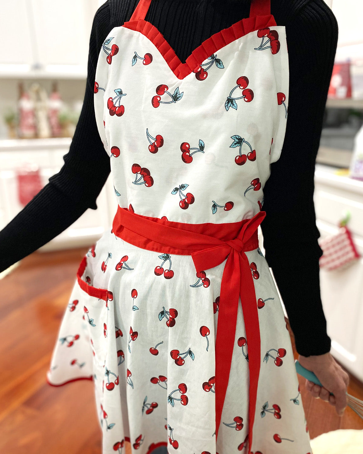 Wrapables Adjustable Flirty Hostess Apron, Sweet Cherries