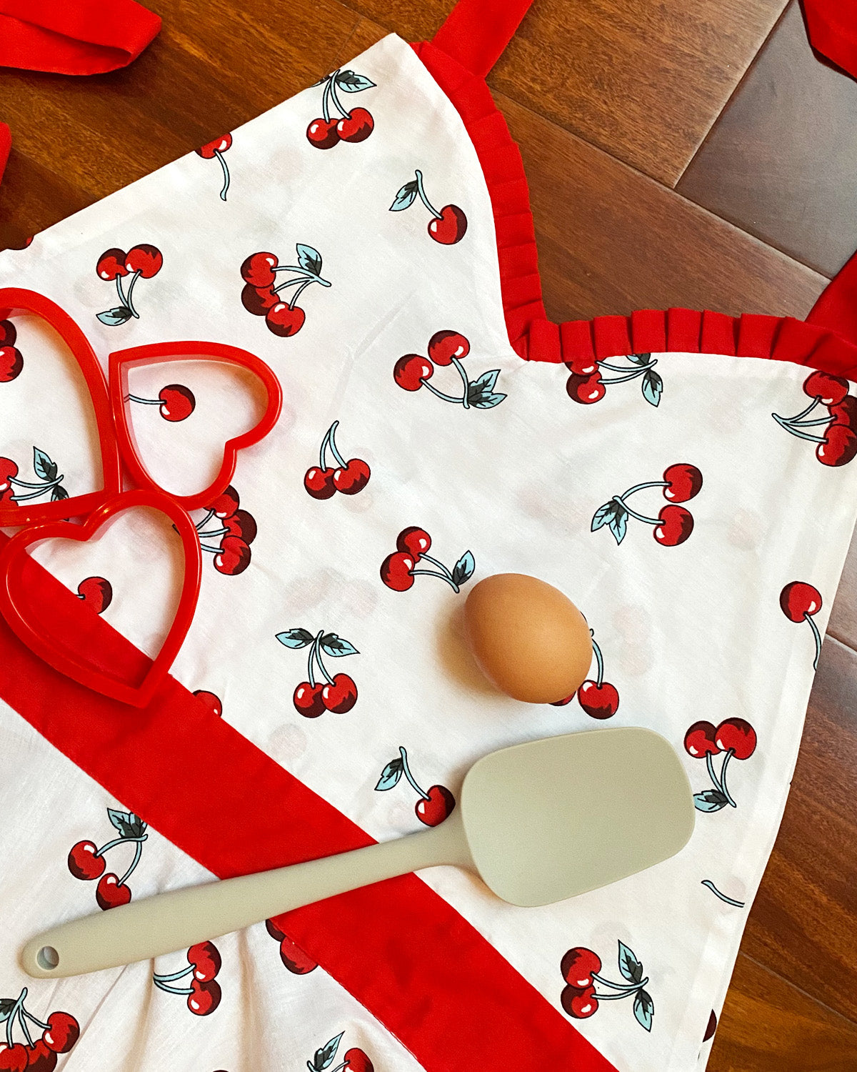 Wrapables Adjustable Flirty Hostess Apron, Sweet Cherries