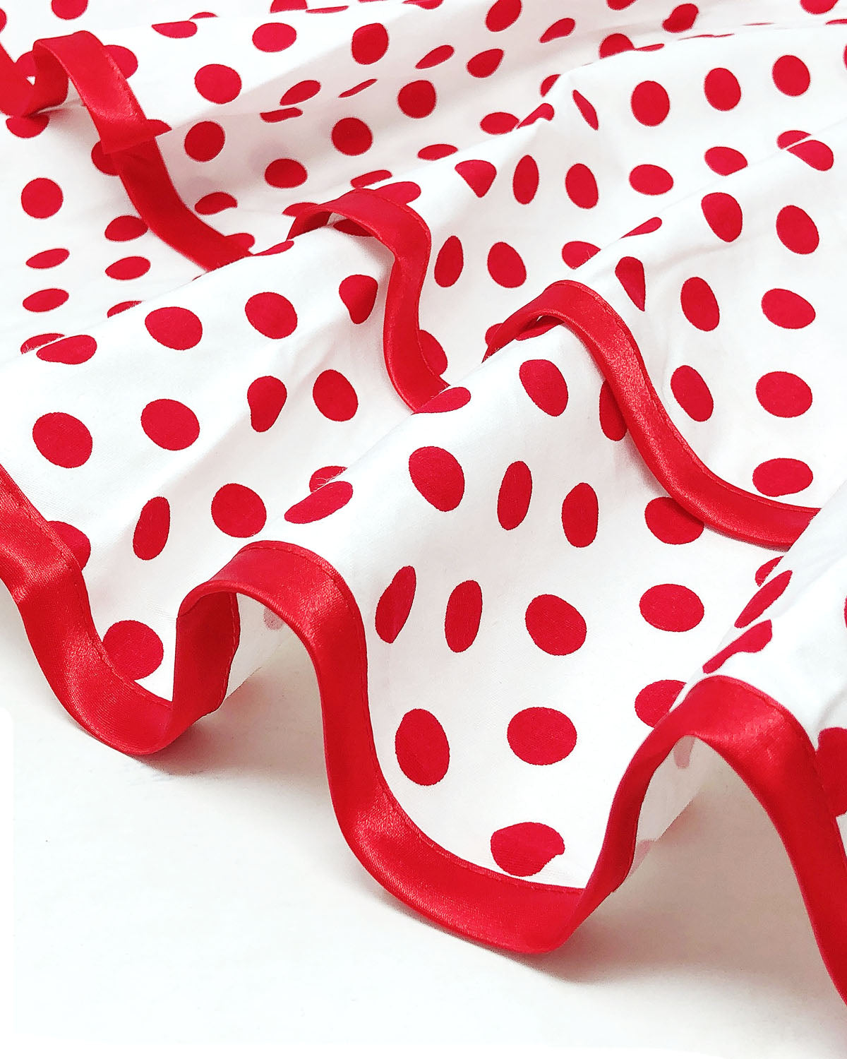 Wrapables Classic Vintage Christmas Holiday Apron,  Stylish Cooking Apron,  Red Dot