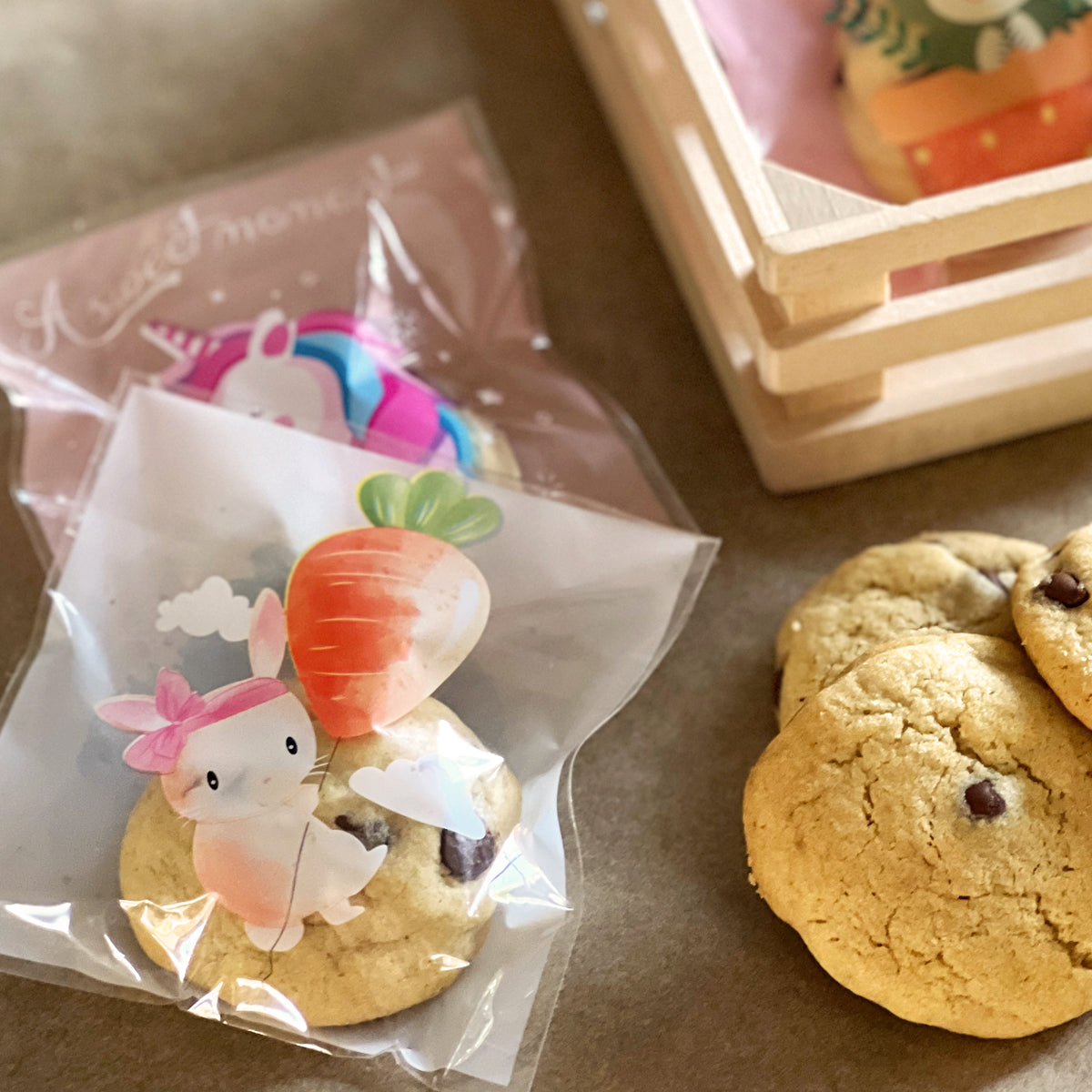 Wrapables Transparent Self-Adhesive 4" x 4" Candy and Cookie Bags, Favor Treat Bags for Parties and Wedding (200pcs), Bunnies