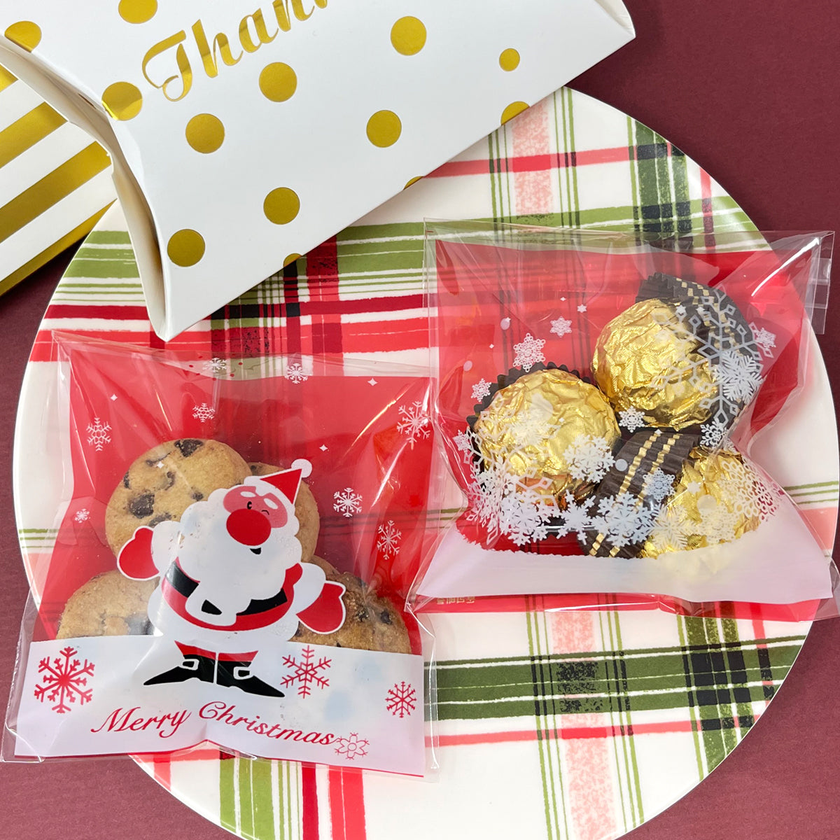 Wrapables Transparent Self-Adhesive 4" x 4" Candy and Cookie Bags, Favor Treat Bags for Parties and Wedding (200pcs), Snow Falling & Santa