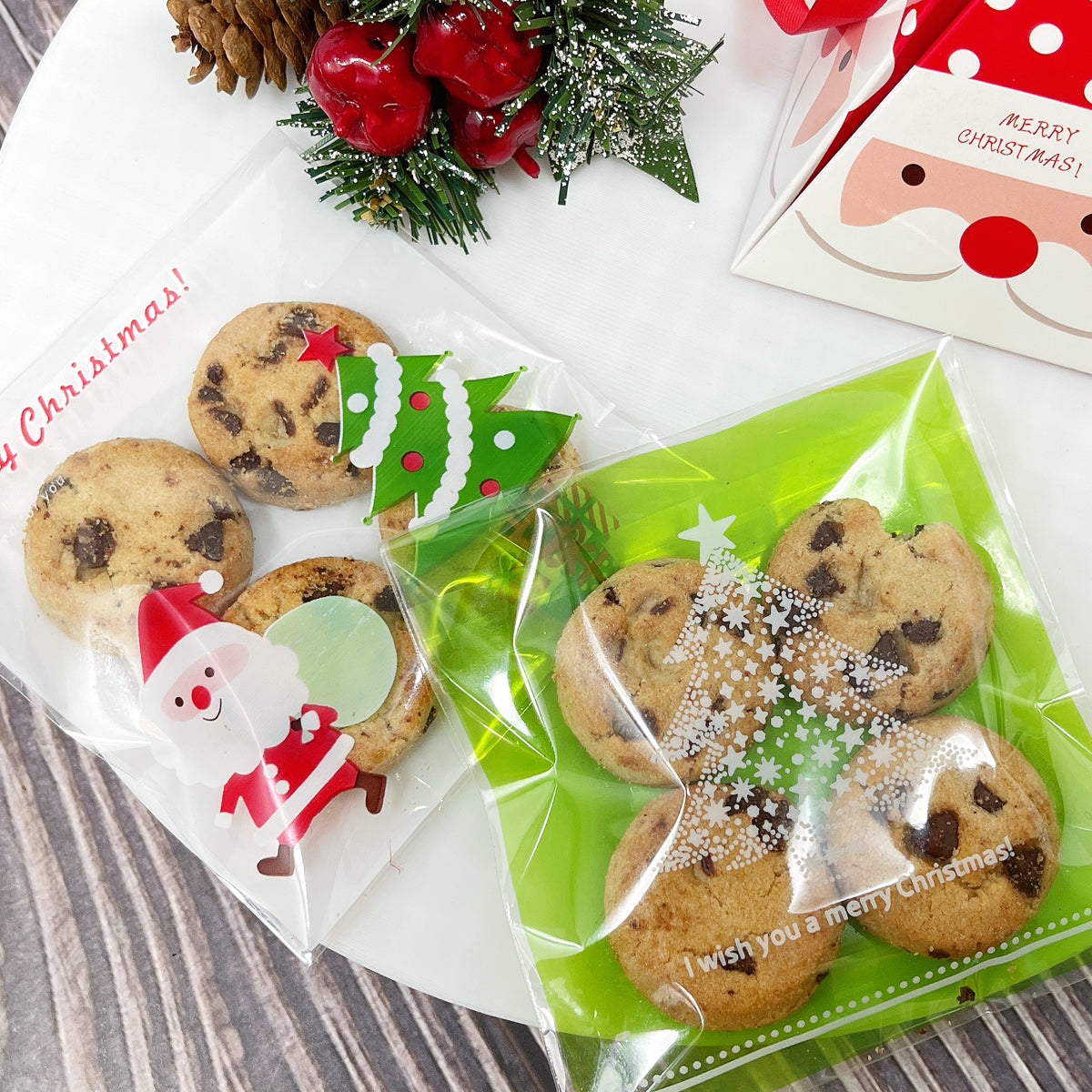 Wrapables Transparent Self-Adhesive 4" x 4" Candy and Cookie Bags, Favor Treat Bags for Parties and Wedding (200pcs), Christmas Trees